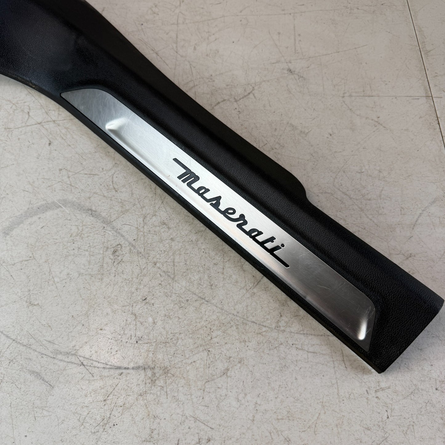 2017-2024 MASERATI LEVANTE FRONT LEFT DRIVER DOOR SILL SCUFF PLATE PANEL OEM
