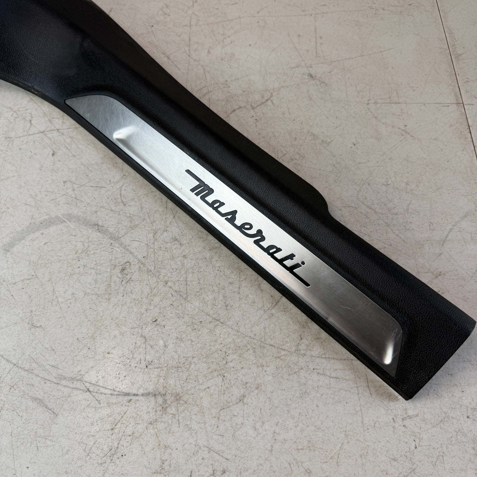 2017-2024 MASERATI LEVANTE FRONT LEFT DRIVER DOOR SILL SCUFF PLATE PANEL OEM