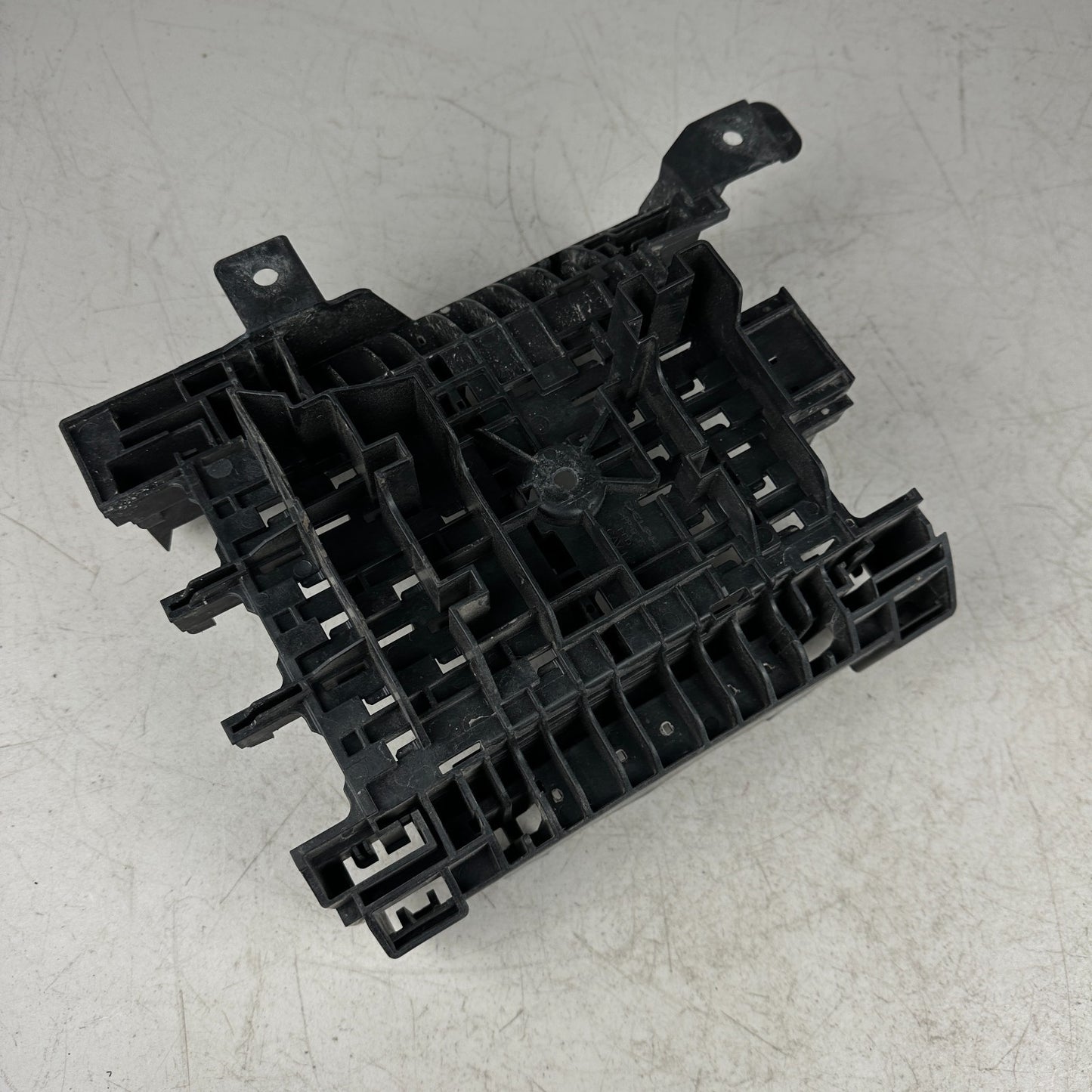2014-2019 CHEVROLET CORVETTE C7 WIRING JUNCTION BLOCK BOX BRACKET 84388798 OEM