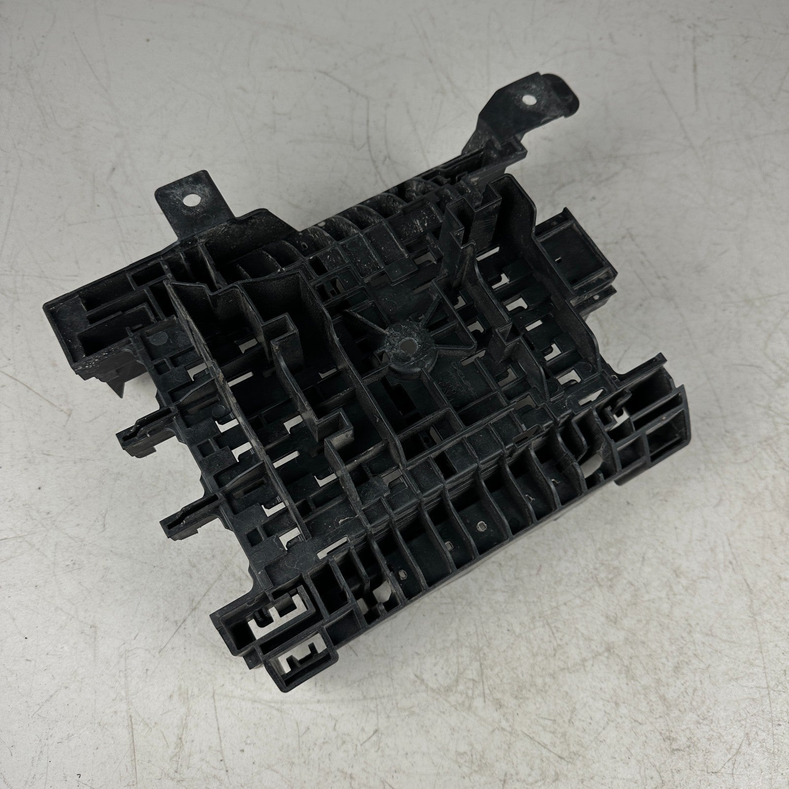 2014-2019 CHEVROLET CORVETTE C7 WIRING JUNCTION BLOCK BOX BRACKET 84388798 OEM