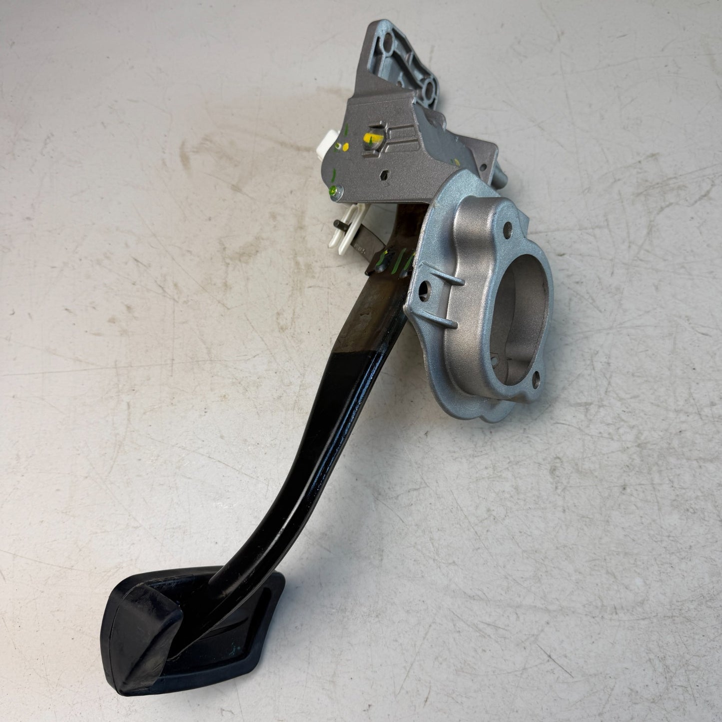2023 CHEVROLET CAMARO ZL1 BRAKE FOOT STOP PEDAL ASSEMBLY W/ BRACKET 85625850 OEM