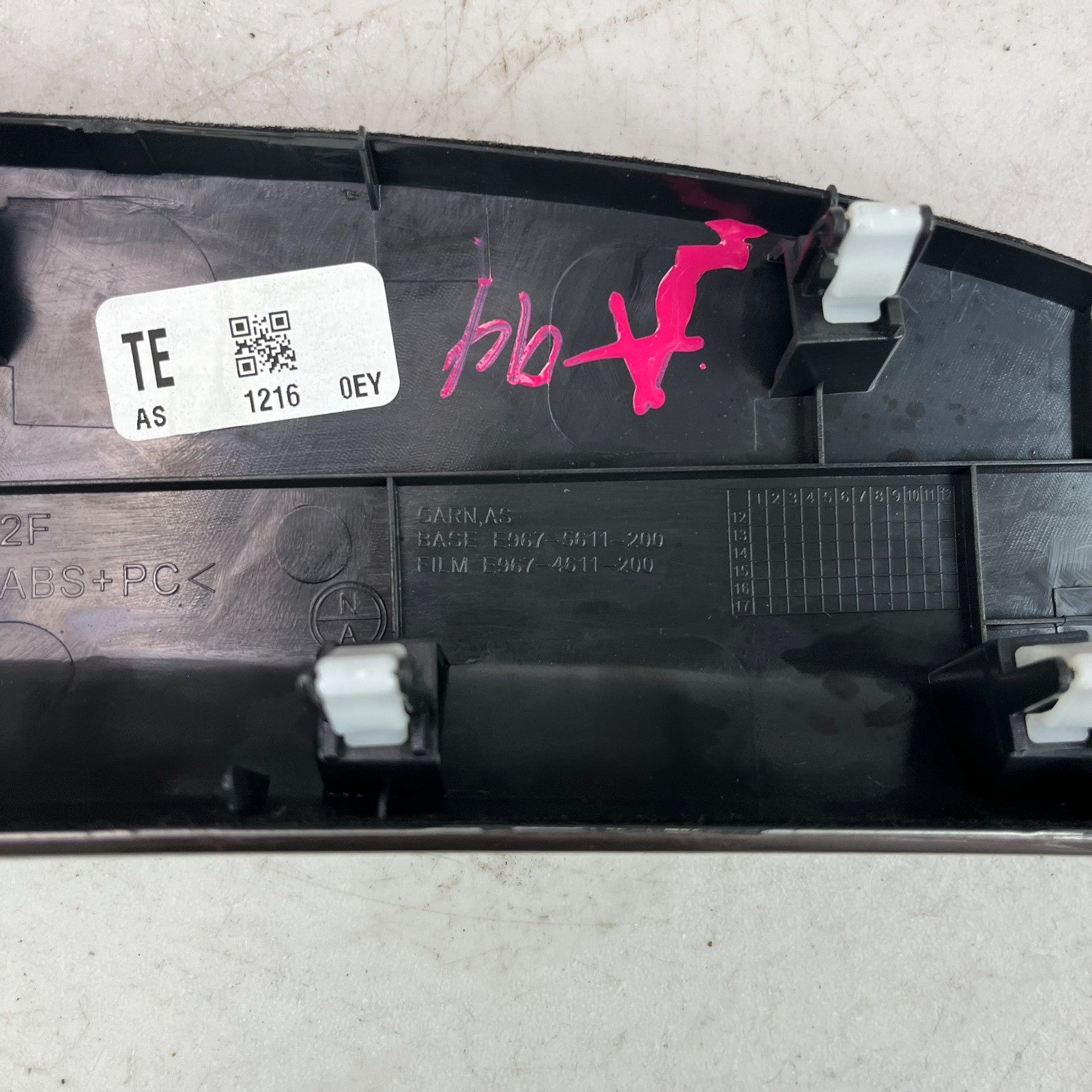 2013 - 2017 HONDA ACCORD FRONT RIGHT DASH AC HEATER AIR VENT PANEL E967-5611-200