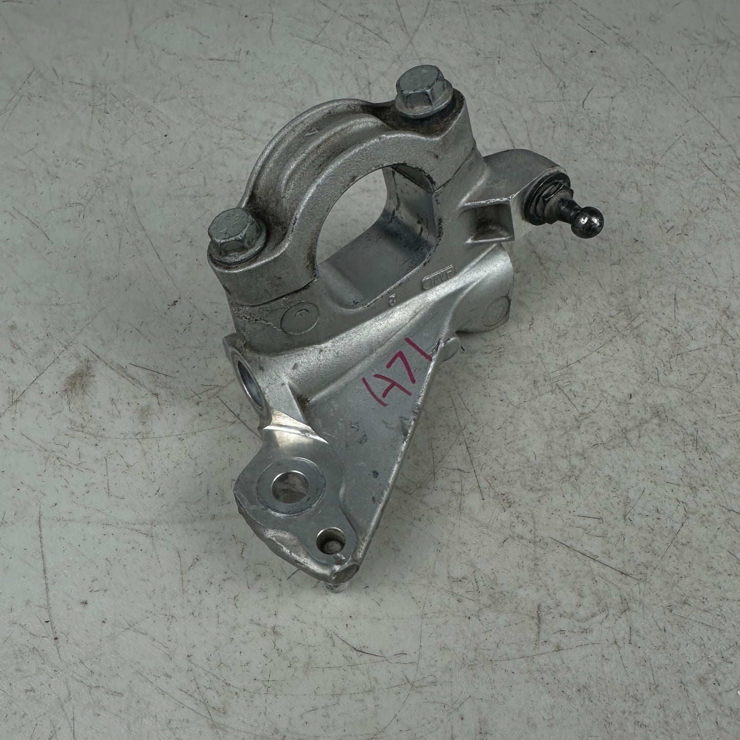 2014-2019 CHEVROLET CORVETTE C7 FRONT RIGHT SIDE STABILIZER SWAY BAR BRACKET OEM
