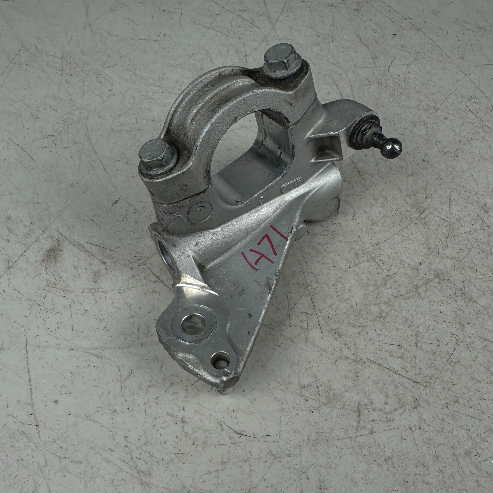 2014-2019 CHEVROLET CORVETTE C7 FRONT RIGHT SIDE STABILIZER SWAY BAR BRACKET OEM