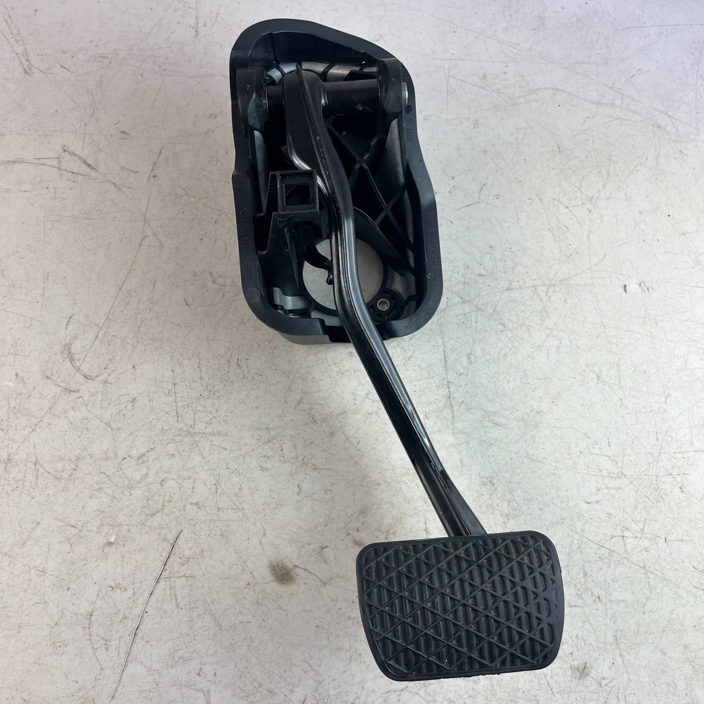2015-2021 MERCEDES W205 C300 BRAKE FOOT STOP PEDAL & SENSOR A2052920415 OEM