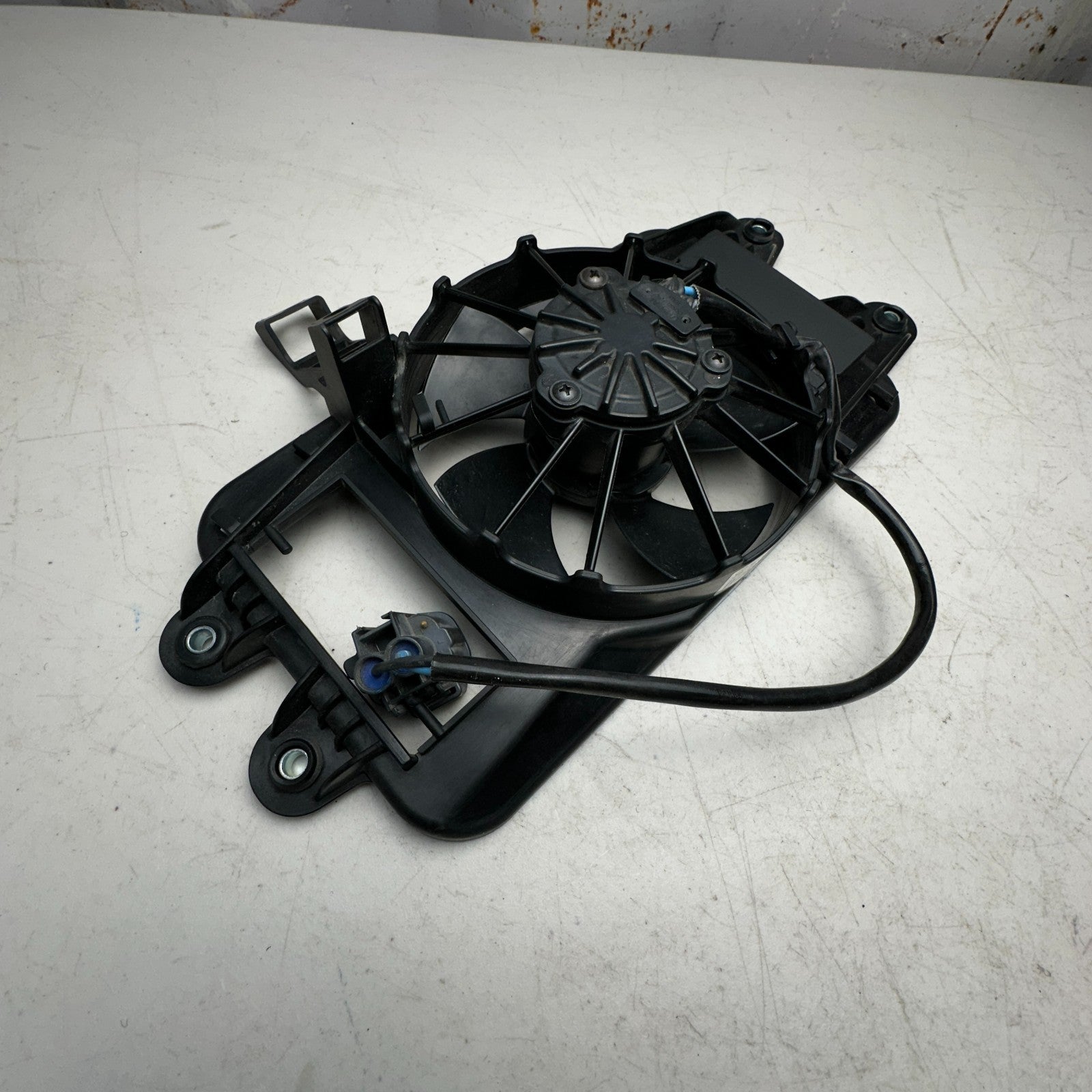 14-19 CHEVROLET CORVETTE AUTOMATIC TRANSMISSION COOLING FAN SHROUD ASSEMBLY OEM