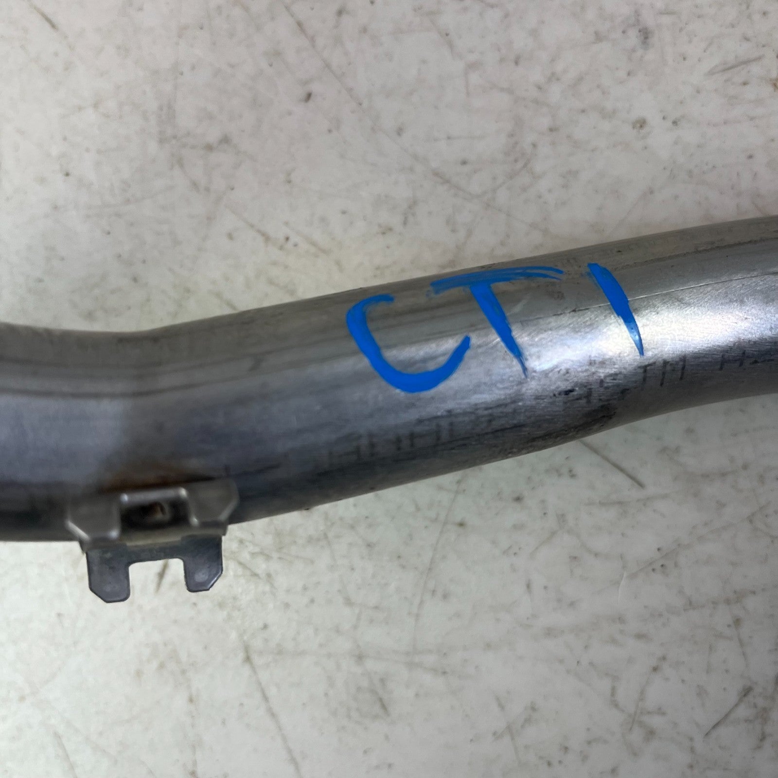 2016-2024 CHEVROLET CAMARO SS FUEL TANK FILLER NECK HOSE 84218958 OEM