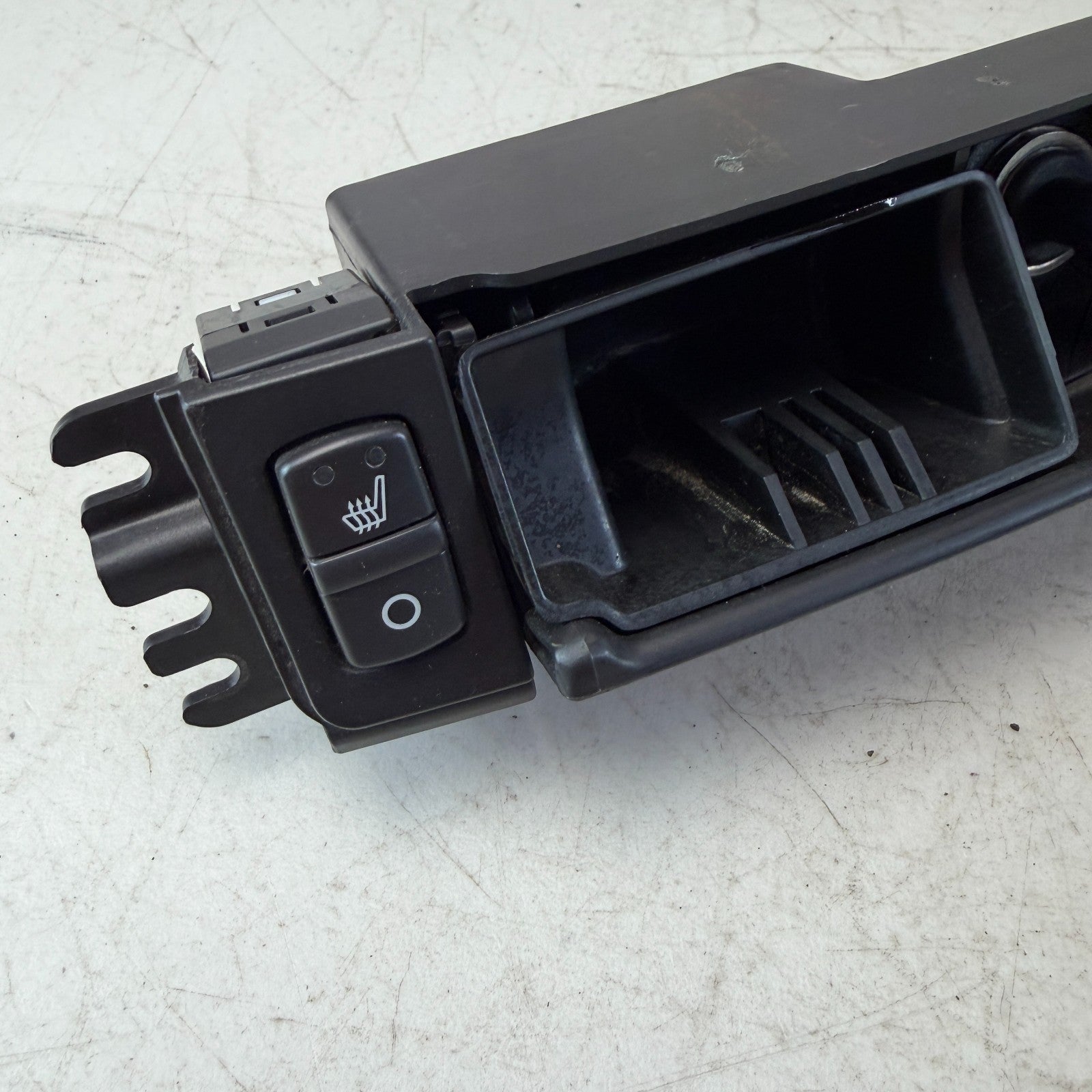05-13 CHEVROLET CORVETTE C6 FRONT DASHBOARD CONSOLE ASHTRAY HOUSING 10335853 OEM