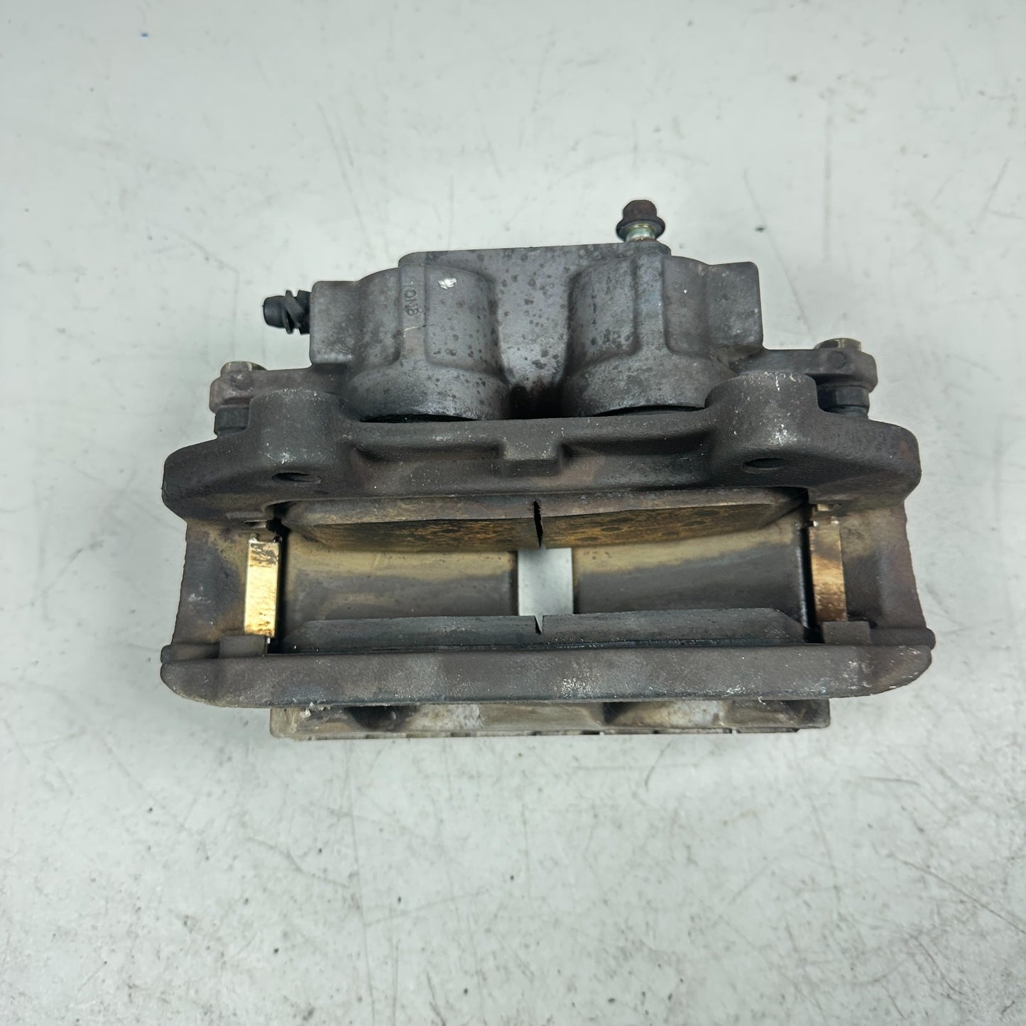 05-13 CHEVROLET CORVETTE FRONT RIGHT PASSENGER SIDE BRAKE CALIPER W/ BRAKE PADS
