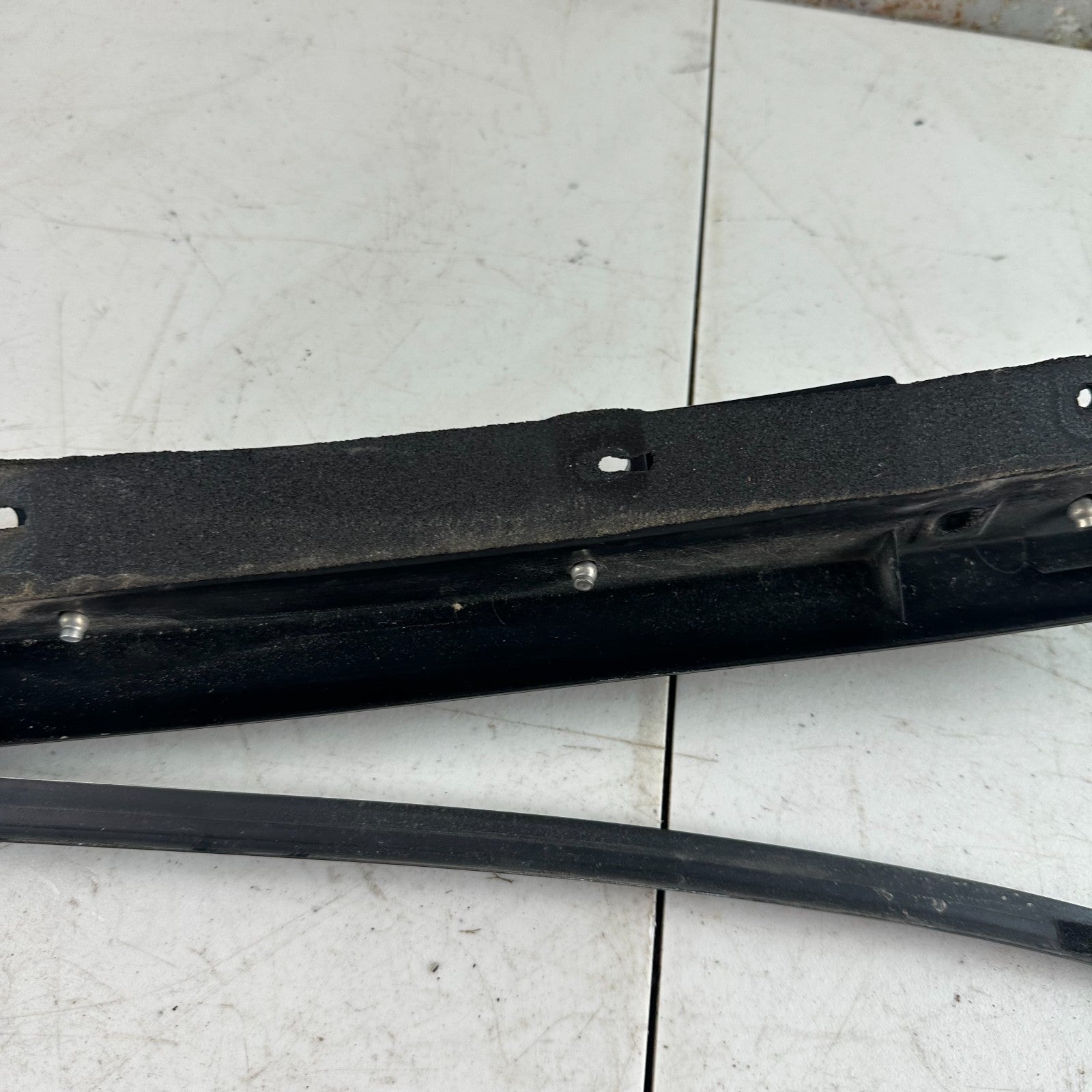 2005-2013 CHEVROLET CORVETTE C6 FRONT LEFT SIDE DOOR WINDOW FRAME APPLIQUE OEM