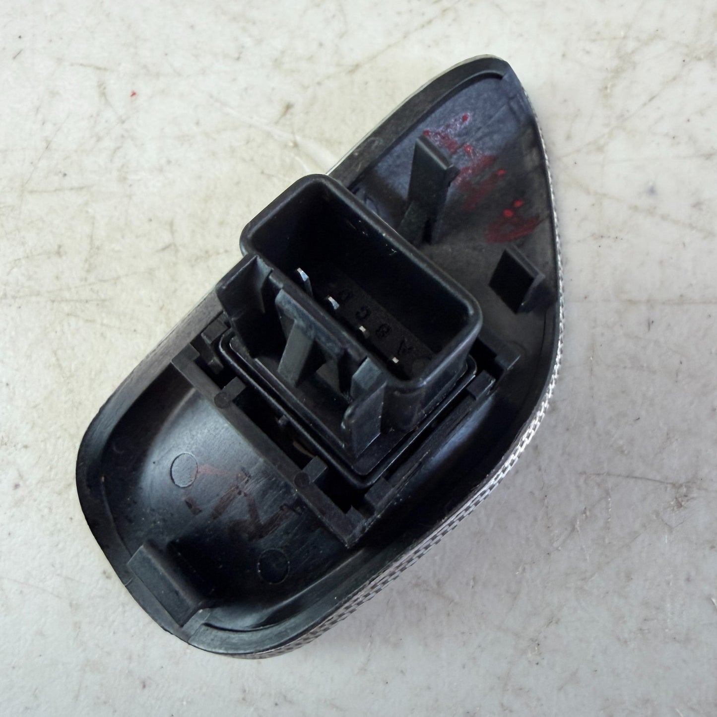 2005-2013 CHEVY CORVETTE LEFT DRIVER SIDE DOOR RELEASE SWITCH BUTTON 10362041