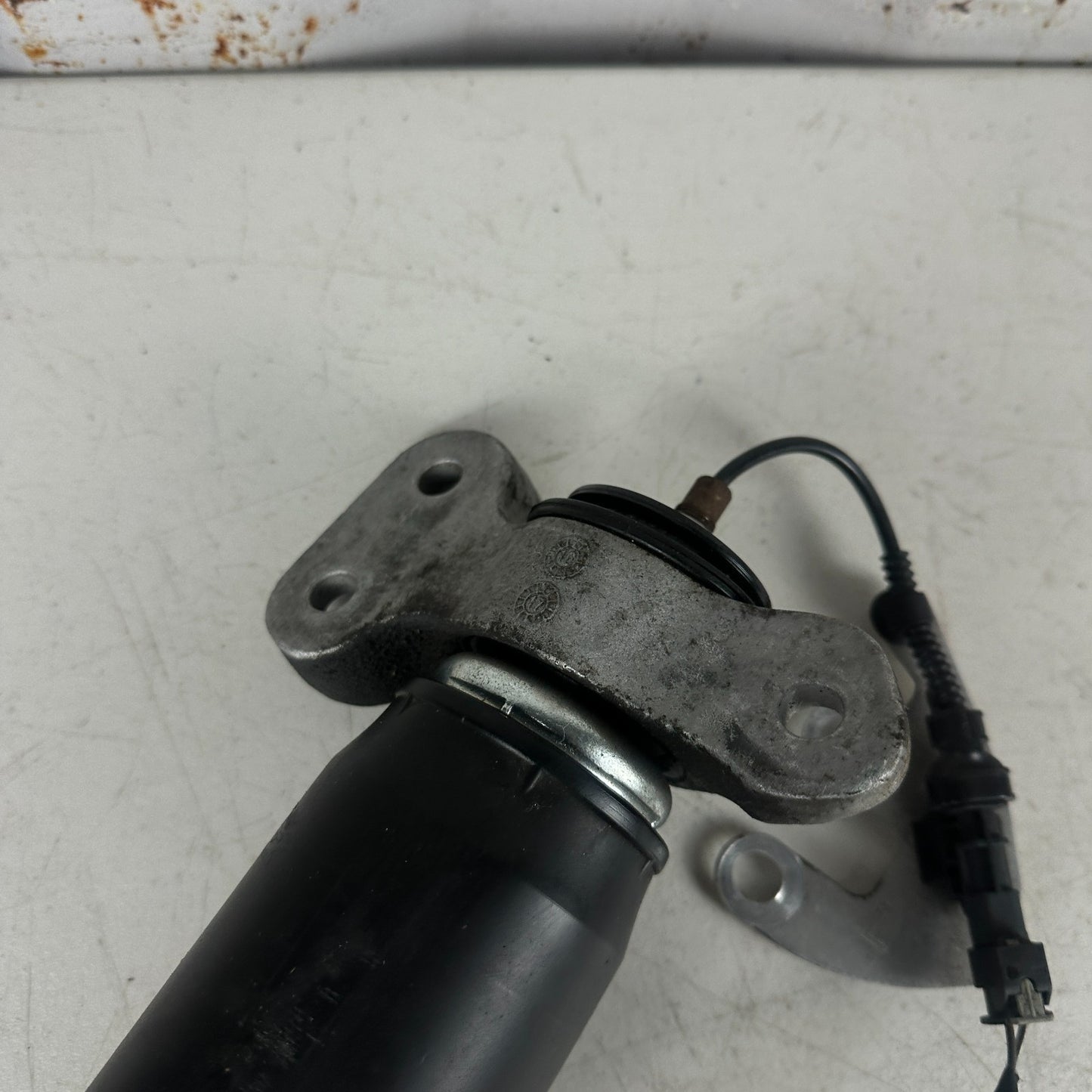 2017-2023 CHEVROLET CAMARO REAR RIGHT SIDE SUSPENSION SHOCK STRUT ABSORBER OEM