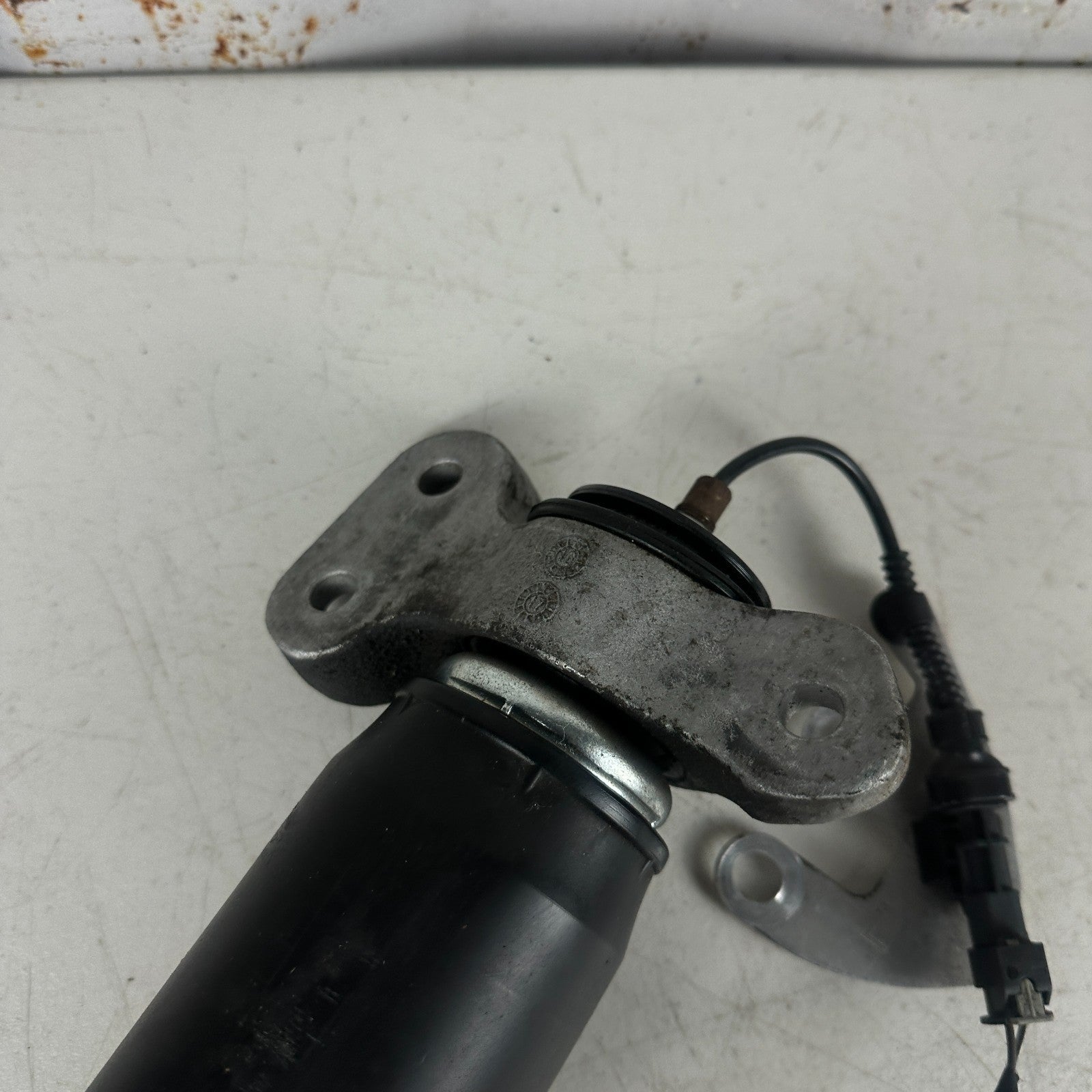2017-2023 CHEVROLET CAMARO REAR RIGHT SIDE SUSPENSION SHOCK STRUT ABSORBER OEM