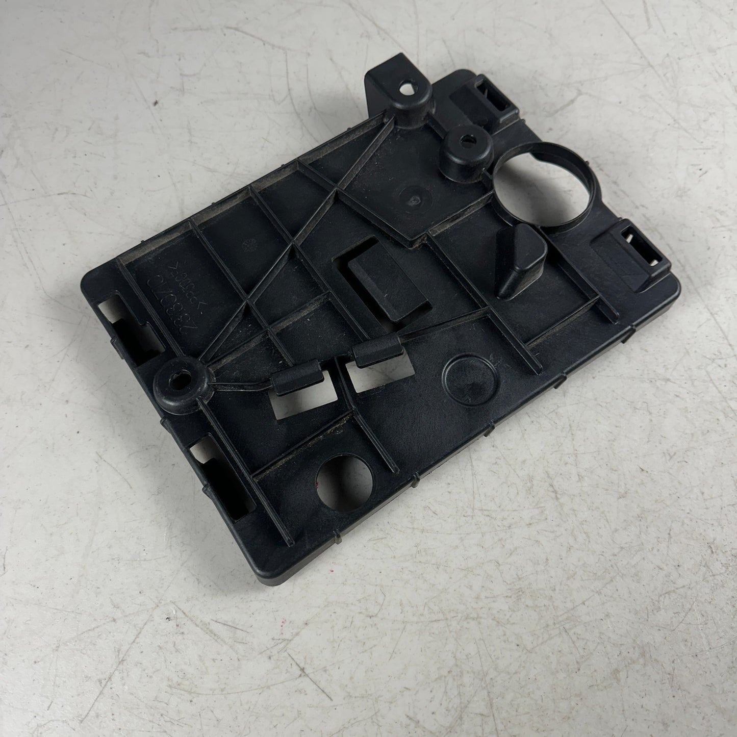 14-19 CHEVY CORVETTE C7 ECM ENGINE COMPUTER CONTROL MODULE BRACKET 23130710 OEM