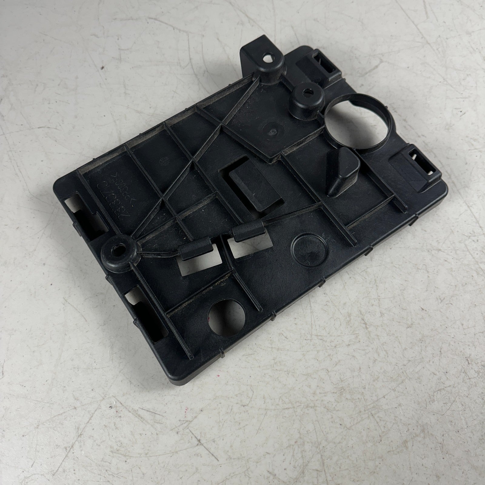 14-19 CHEVY CORVETTE C7 ECM ENGINE COMPUTER CONTROL MODULE BRACKET 23130710 OEM
