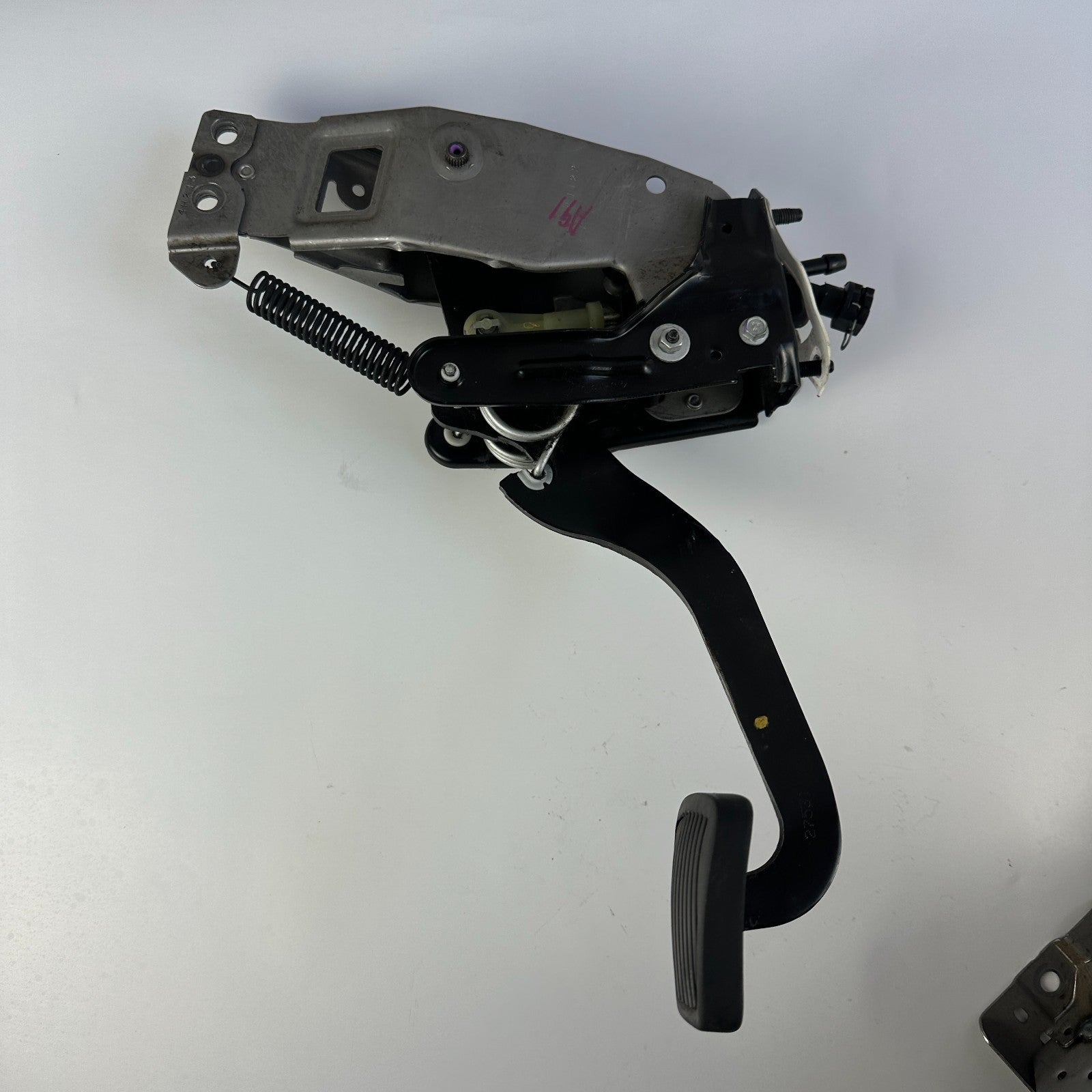 10-15 CHEVY CAMARO MANUAL TRANSMISSION BRAKE & CLUTCH PEDAL 22957491 92247627