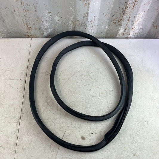 2015-2021 MERCEDES W205 C300 FRONT RIGHT SIDE DOOR BODY WEATHERSTRIP SEAL OEM
