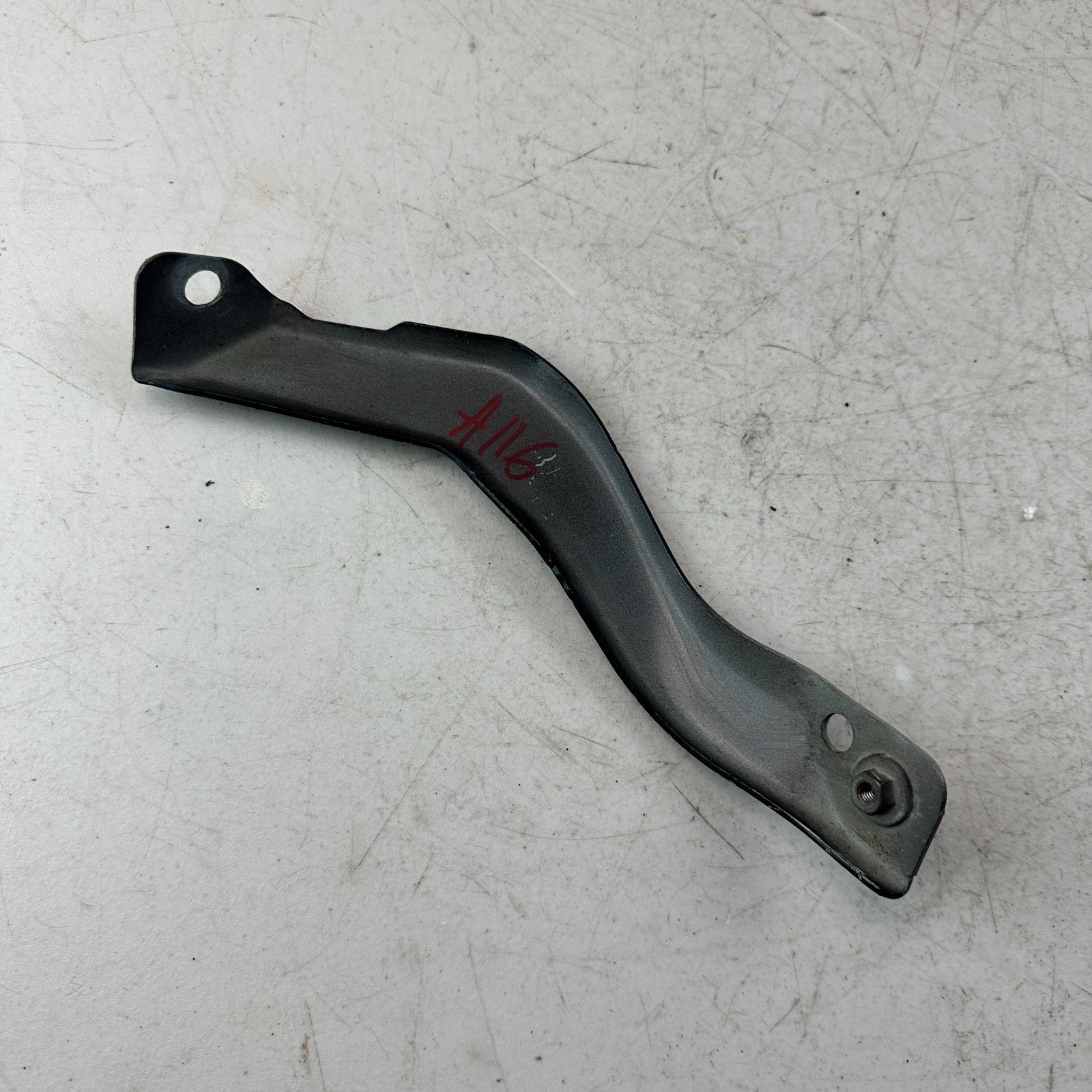 2016-2024 CHEVROLET CAMARO RIGHT FENDER MOUNT GUIDE SUPPORT BRACKET 23438029 OEM