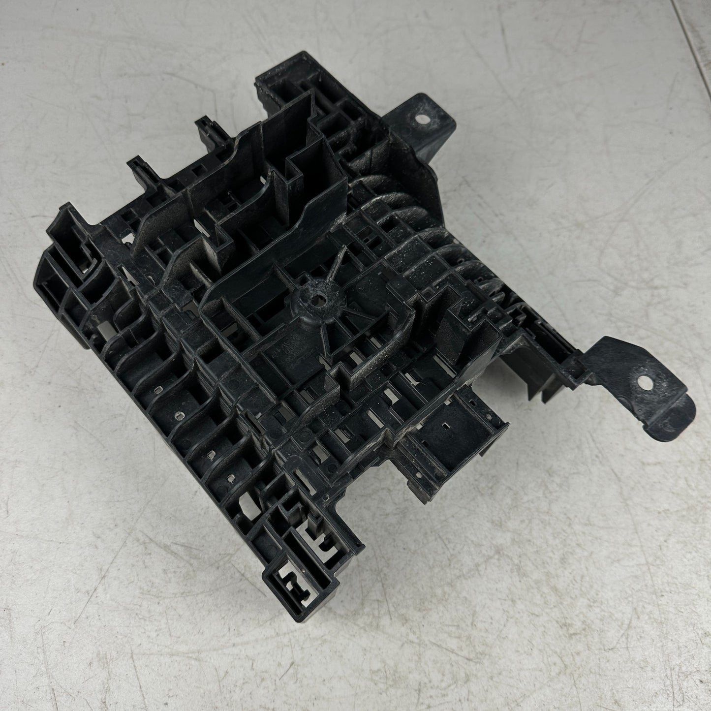 2014-2019 CHEVROLET CORVETTE C7 WIRING JUNCTION BLOCK BOX BRACKET 84388798 OEM