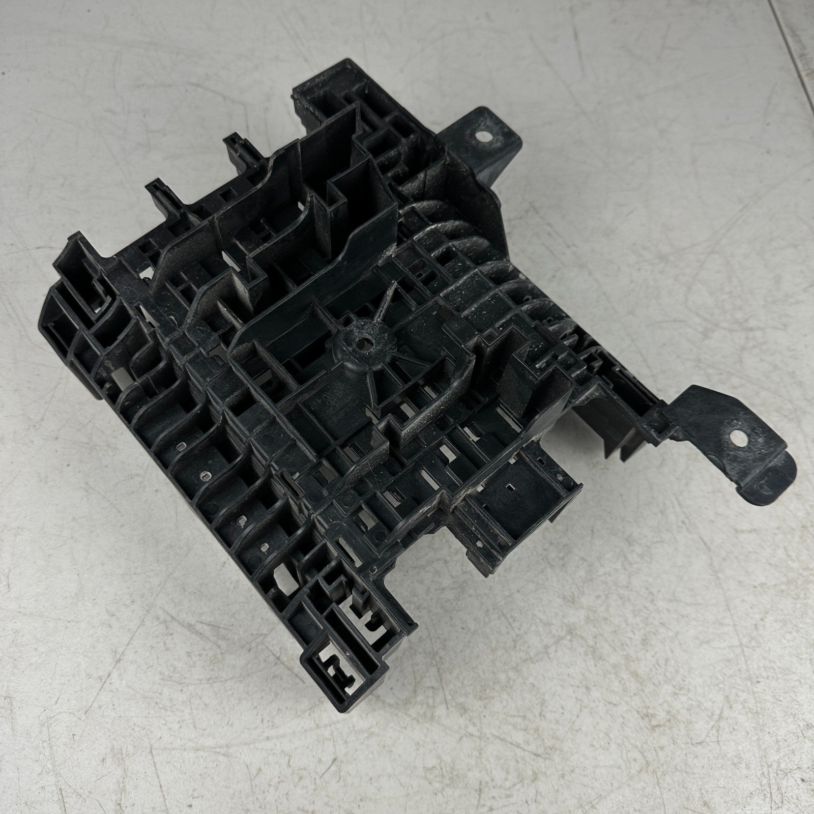 2014-2019 CHEVROLET CORVETTE C7 WIRING JUNCTION BLOCK BOX BRACKET 84388798 OEM