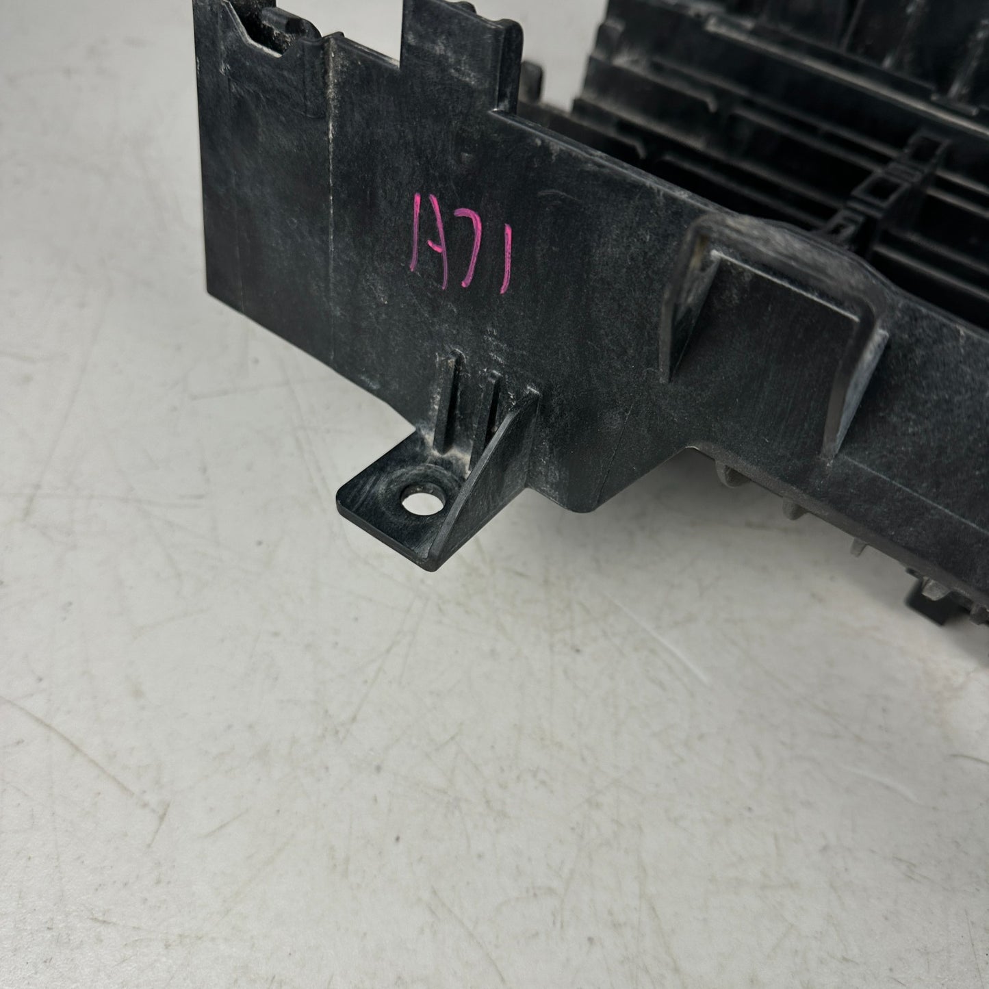 2014-2019 CHEVROLET CORVETTE C7 WIRING JUNCTION BLOCK BOX BRACKET 84388798 OEM