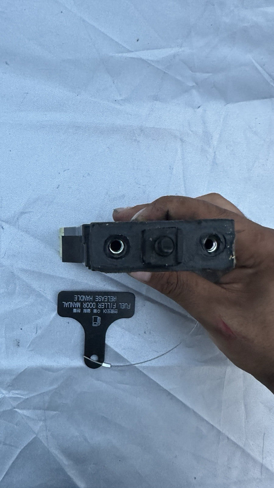 15-19 HYUNDAI SONATA Fuel Gas Door Lock Release Handle Actuator