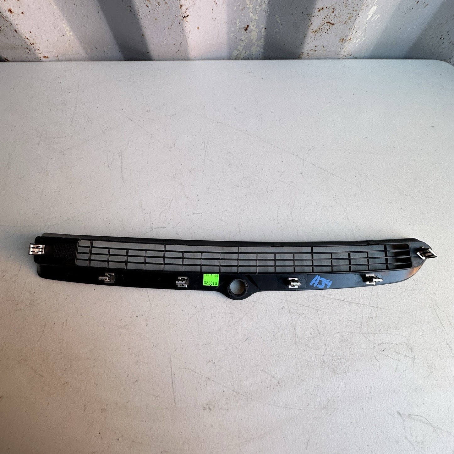 15-19 CHEVY CORVETTE C7 OEM CENTER DASH UPPER DEFROST VENT TRIM OEM GM