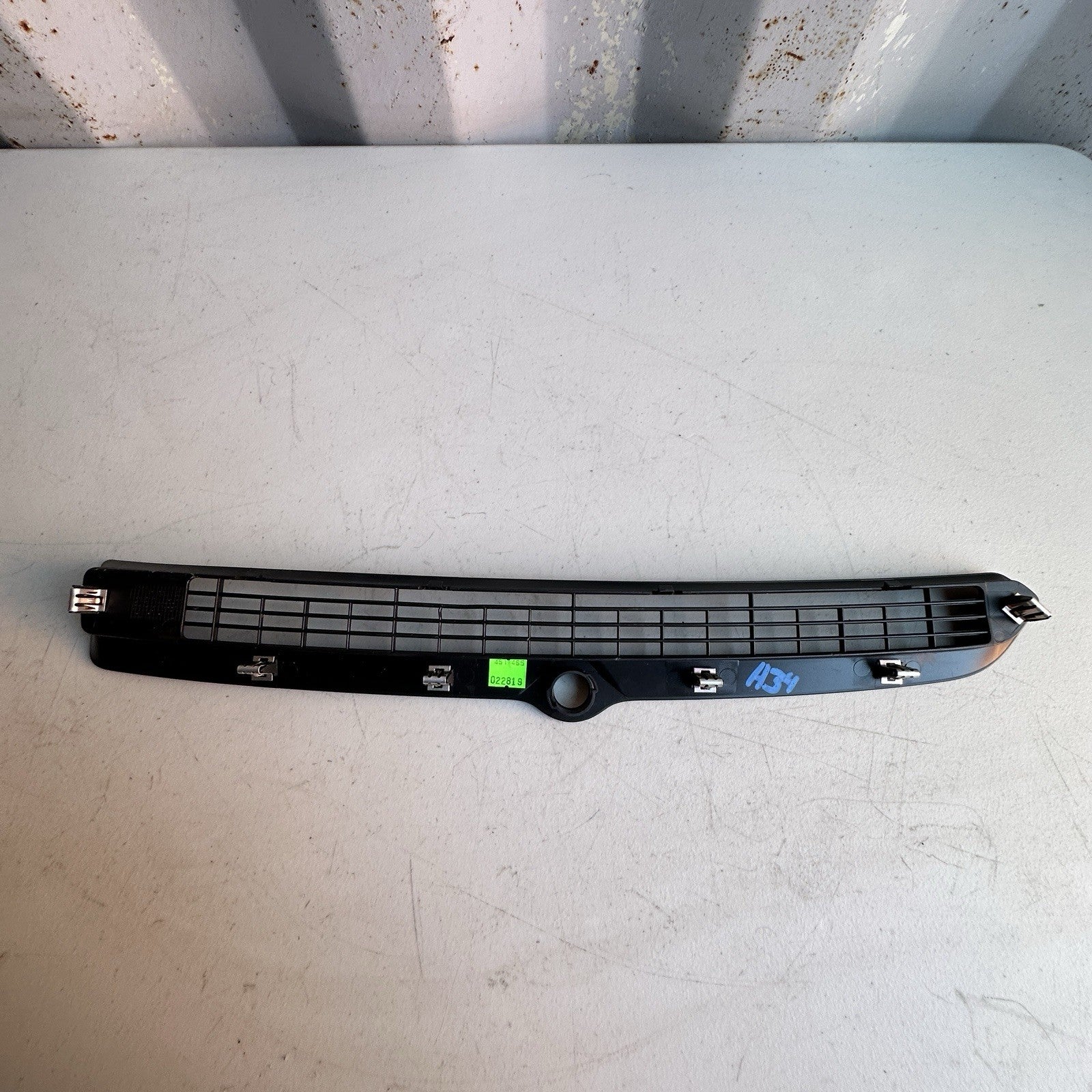 15-19 CHEVY CORVETTE C7 OEM CENTER DASH UPPER DEFROST VENT TRIM OEM GM