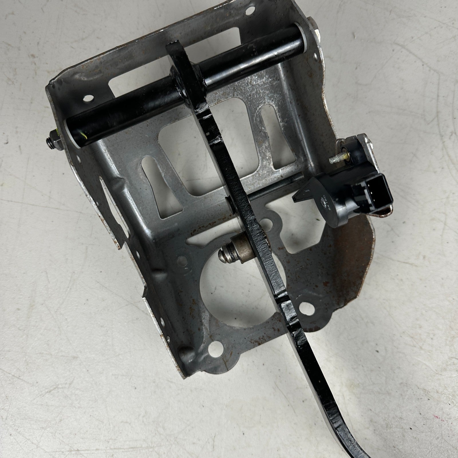 2015-2023 DODGE CHALLENGER FLOOR BRAKE STOP PEDAL PAD W/ BRACKET SUPPORT OEM
