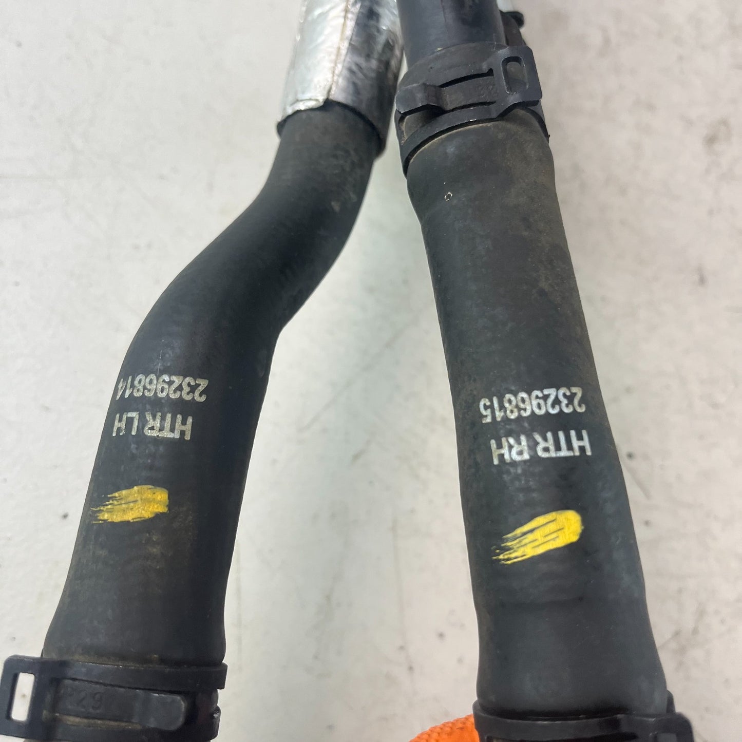 2016-2024 CHEVROLET CAMARO SS ENGINE RADIATOR COOLANT HOSE PIPE 23352709 OEM