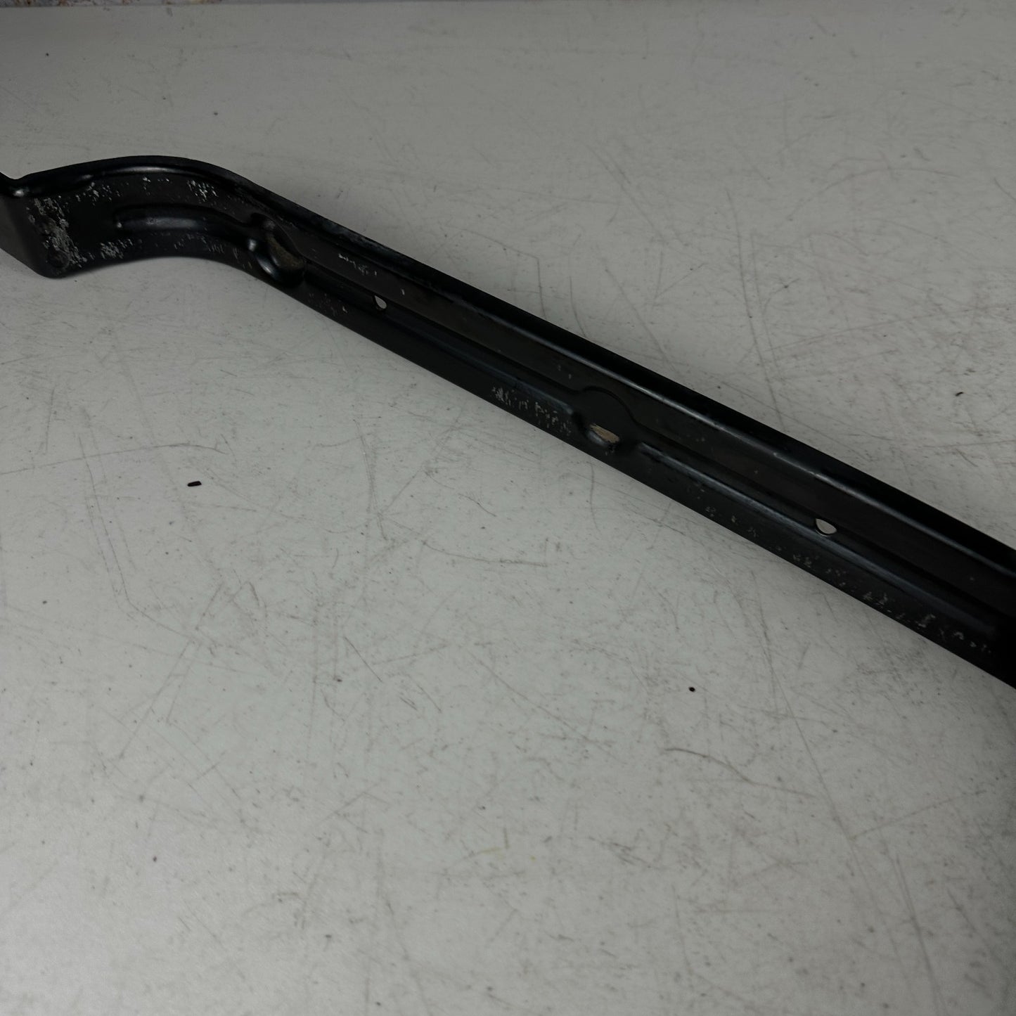 2016-2023 CHEVROLET CAMARO RWD REAR FUEL GAS TANK SUPPORT BRACKET STRAP OEM