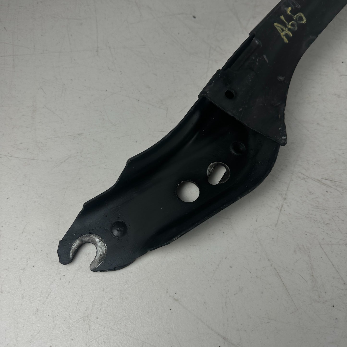 2016-2023 CHEVY CAMARO REAR RIGHT SIDE SUSPENSION SUBFRAME BRACE BRACKET OEM