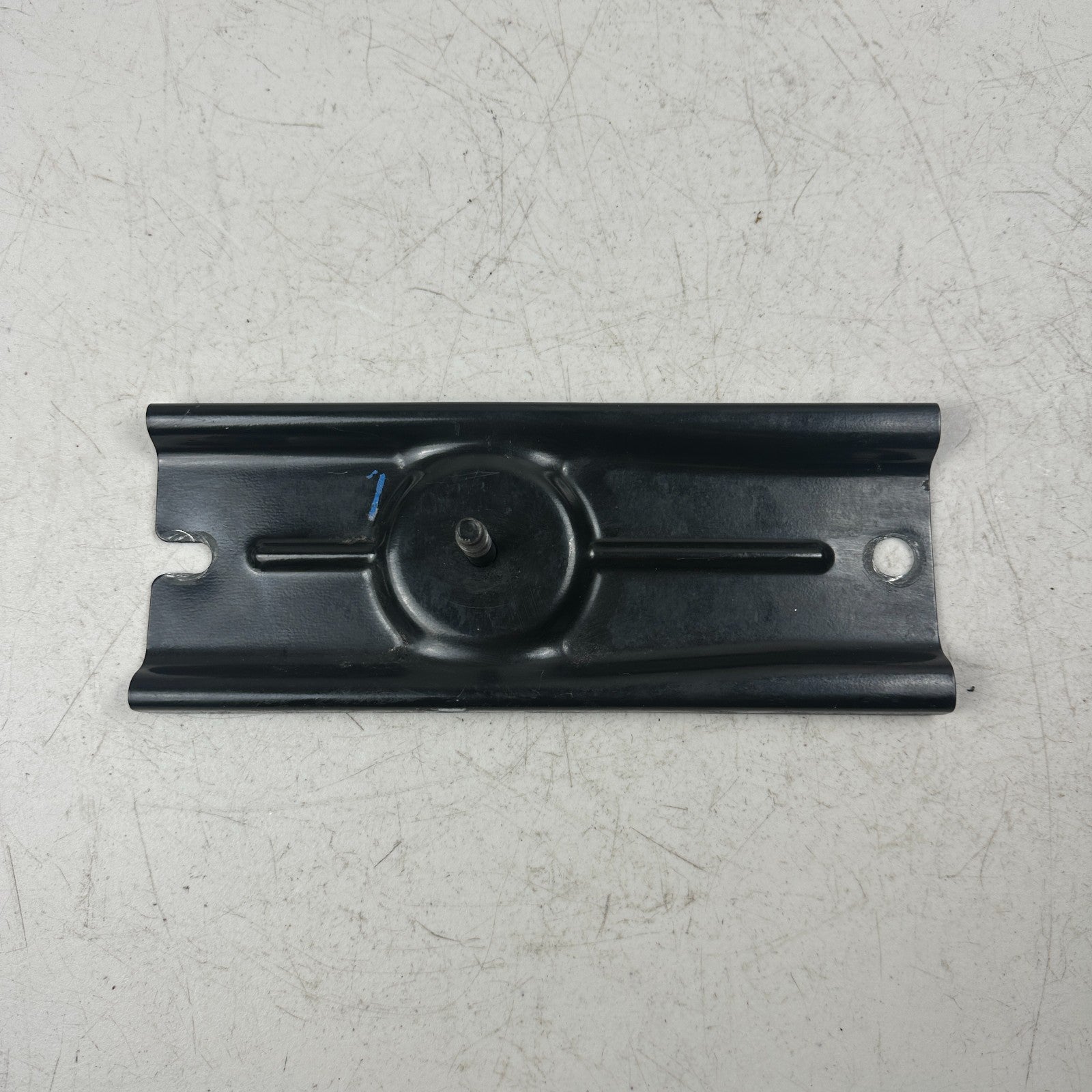 2010-2015 CORVETTE CAMARO BATTERY HOLD DOWN SUPPORT MOUNT BRACKET 92204667 OEM
