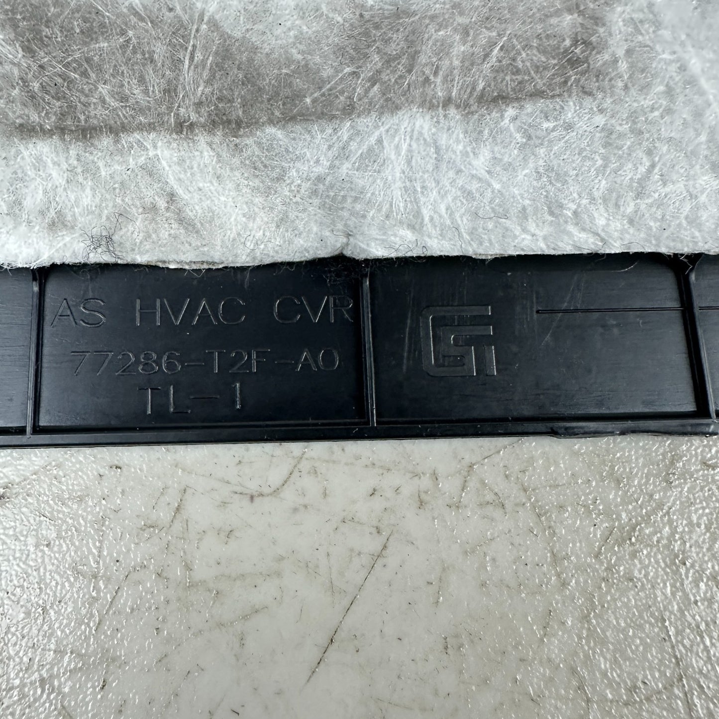 13-17 HONDA ACCORD FRONT RIGHT PASSENGER SIDE CENTER CONSOLE COVER LID BLACK OEM