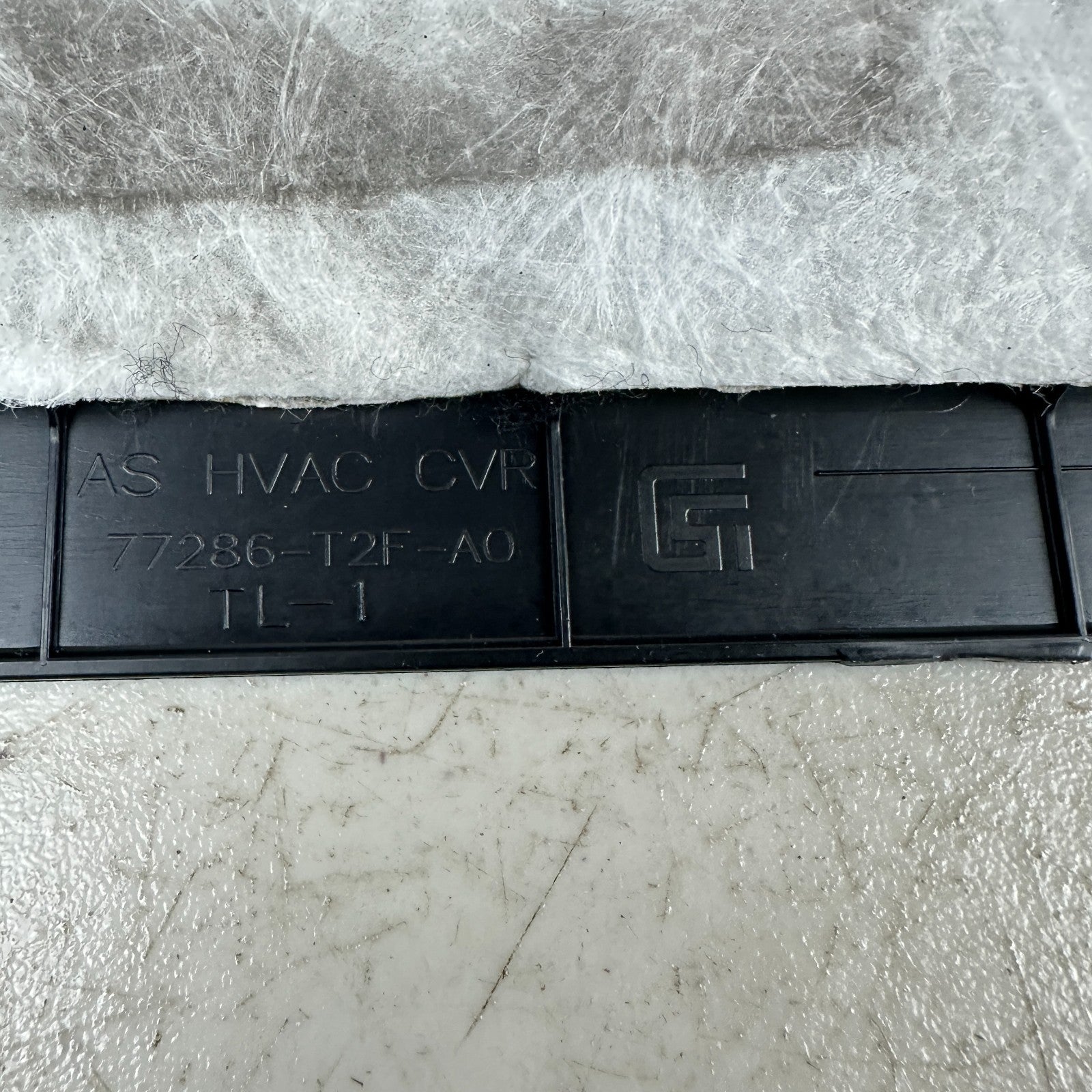 13-17 HONDA ACCORD FRONT RIGHT PASSENGER SIDE CENTER CONSOLE COVER LID BLACK OEM