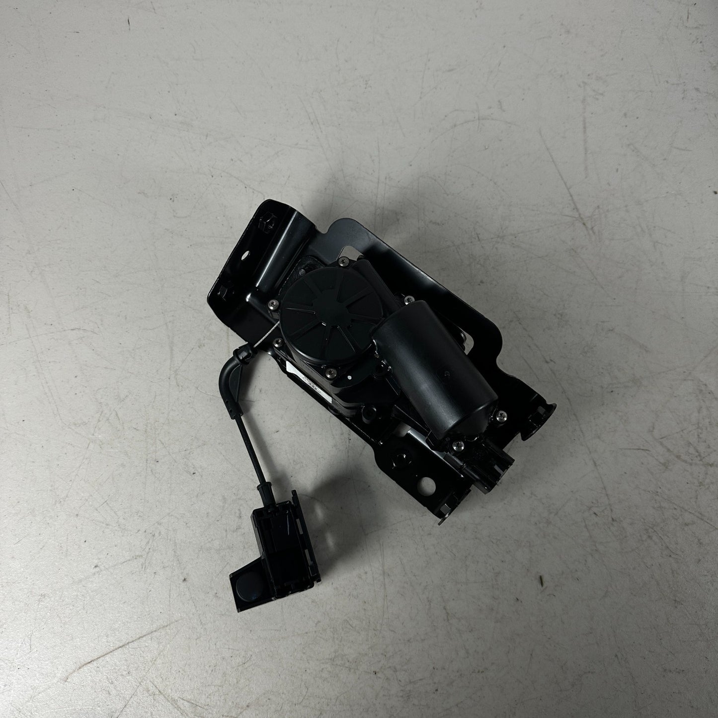 2014-2019 CHEVROLET CORVETTE C7 REAR TAILGATE TRUNK LID LOCK LATCH ACTUATOR OEM
