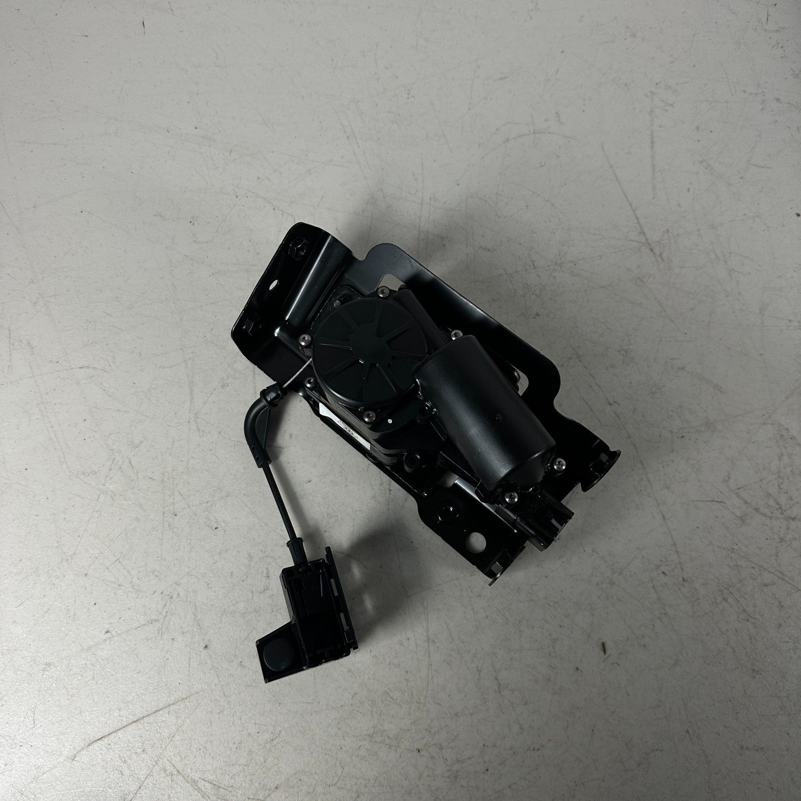2014-2019 CHEVROLET CORVETTE C7 REAR TAILGATE TRUNK LID LOCK LATCH ACTUATOR OEM
