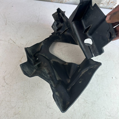 2016-2024 CHEVROLET CAMARO ENGINE AIR CLEANER INTAKE LOWER GUIDE BAFFLE 23507393