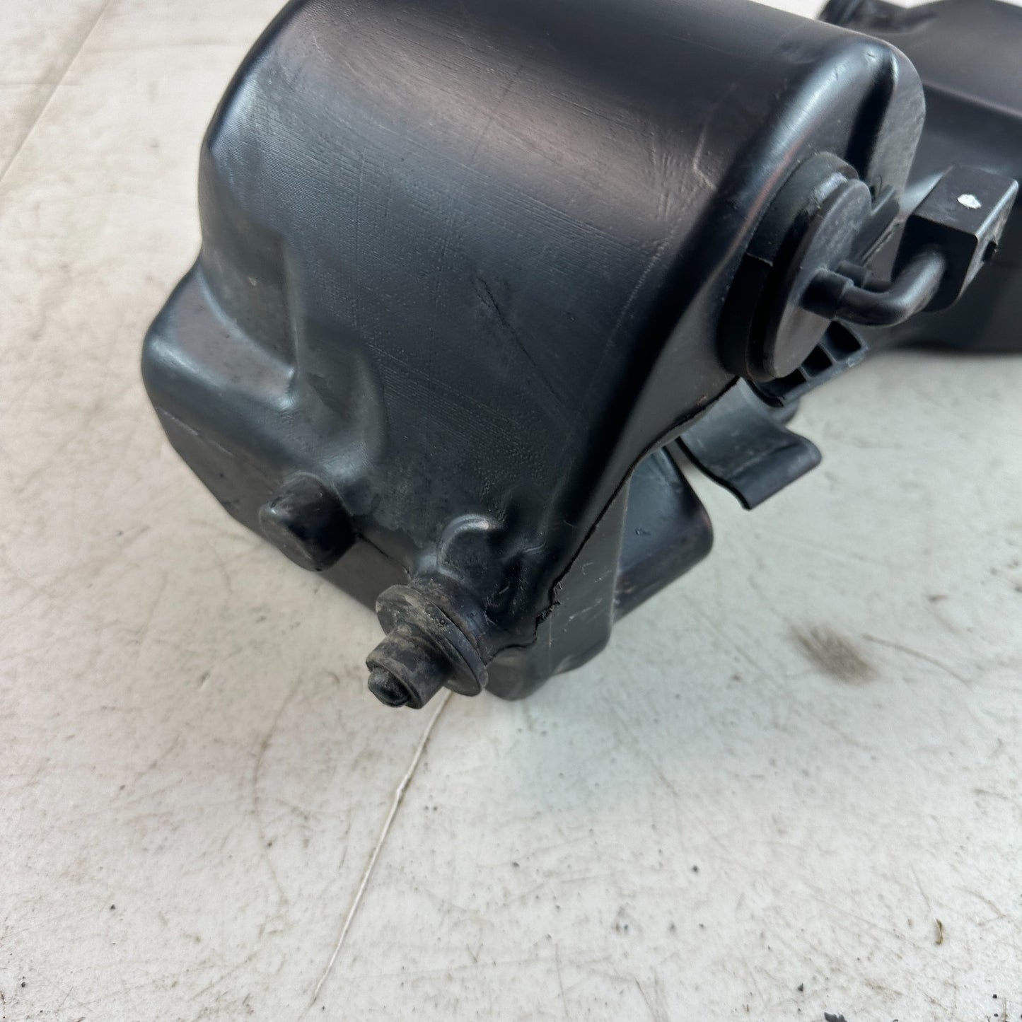 2015-2023 MERCEDES W205 C300 FRONT WIPER WASHER RESERVOIR BOTTLE A2058600260 OEM