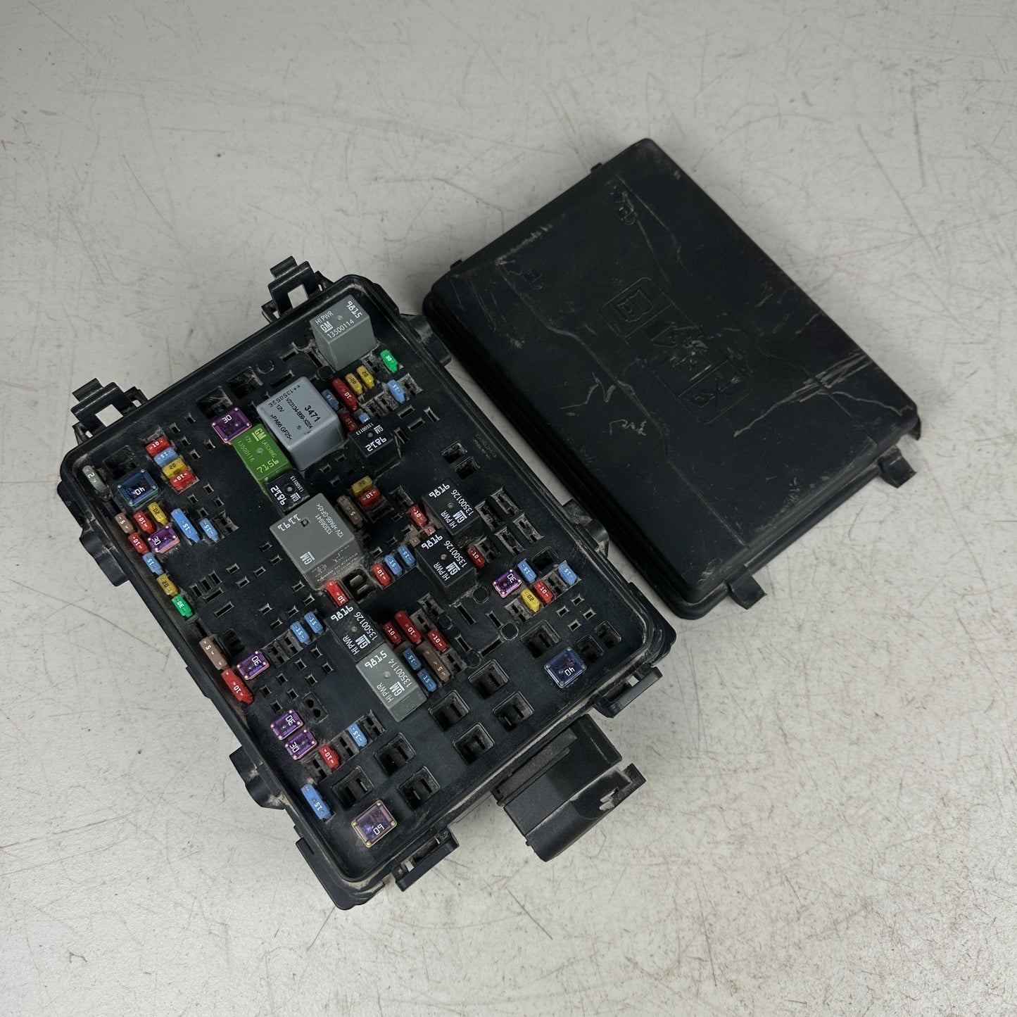 2014-2019 CHEVROLET CORVETTE C7 UNDER HOOD RELAY FUSE BOX ASSEMBLY 23189699 OEM