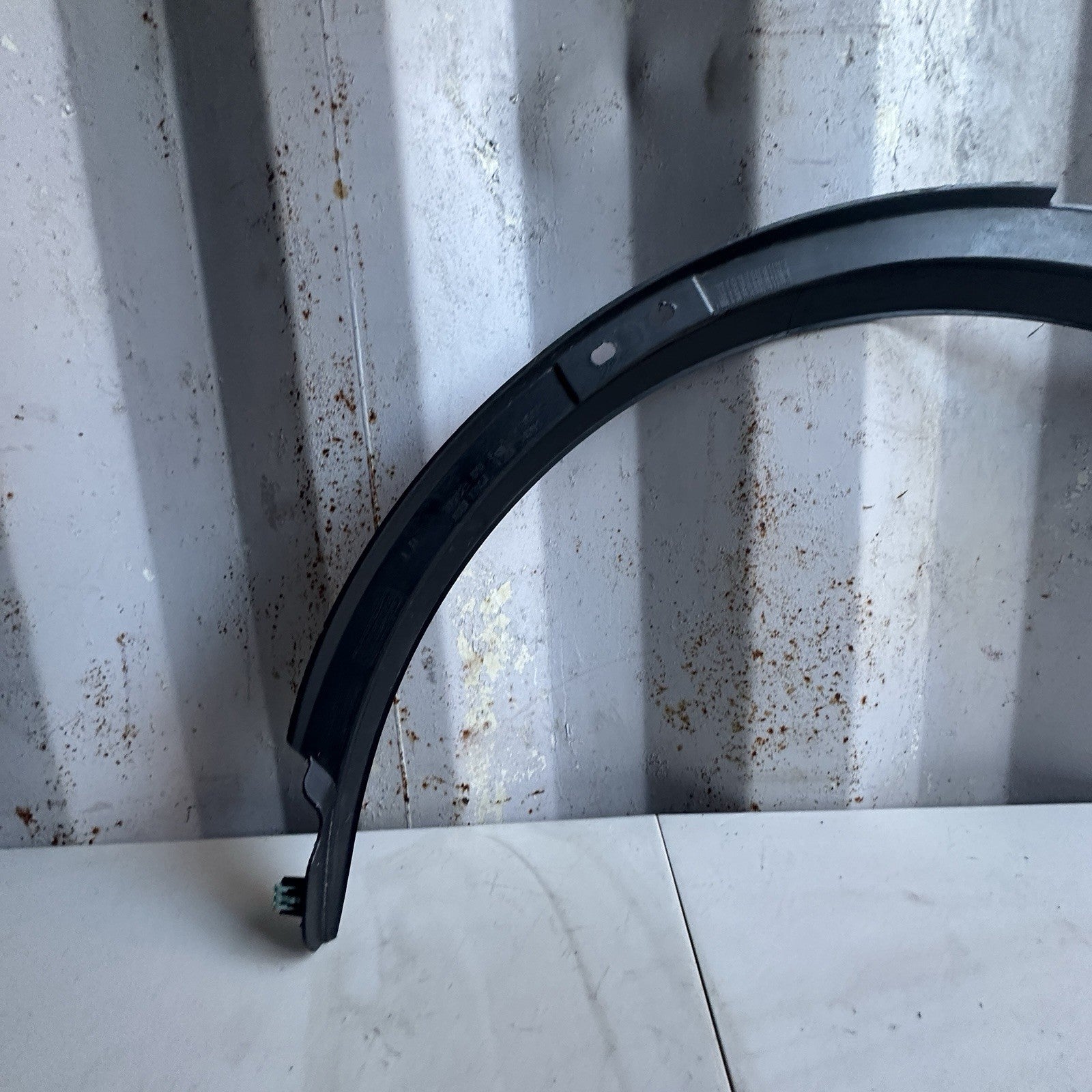 15-19 CHEVROLET CORVETTE Z06 OEM RH PASSENGER FRONT FENDER MOLDING 23315197