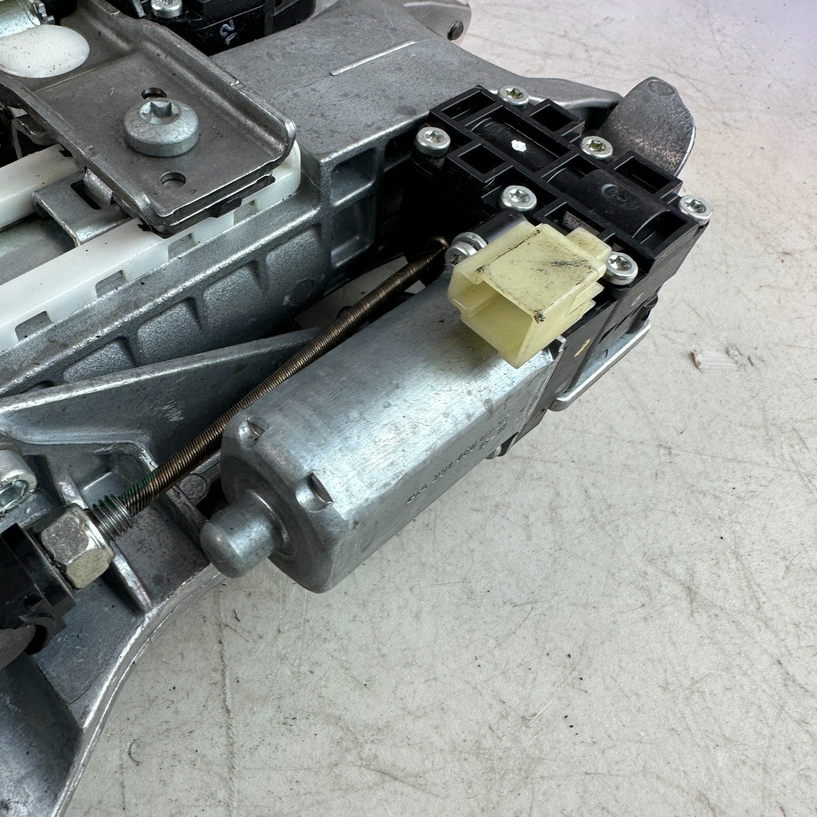 2015-2023 MERCEDES C300 POWER STEERING COLUMN W/ MOTOR ASSEMBLY A2054606601 OEM