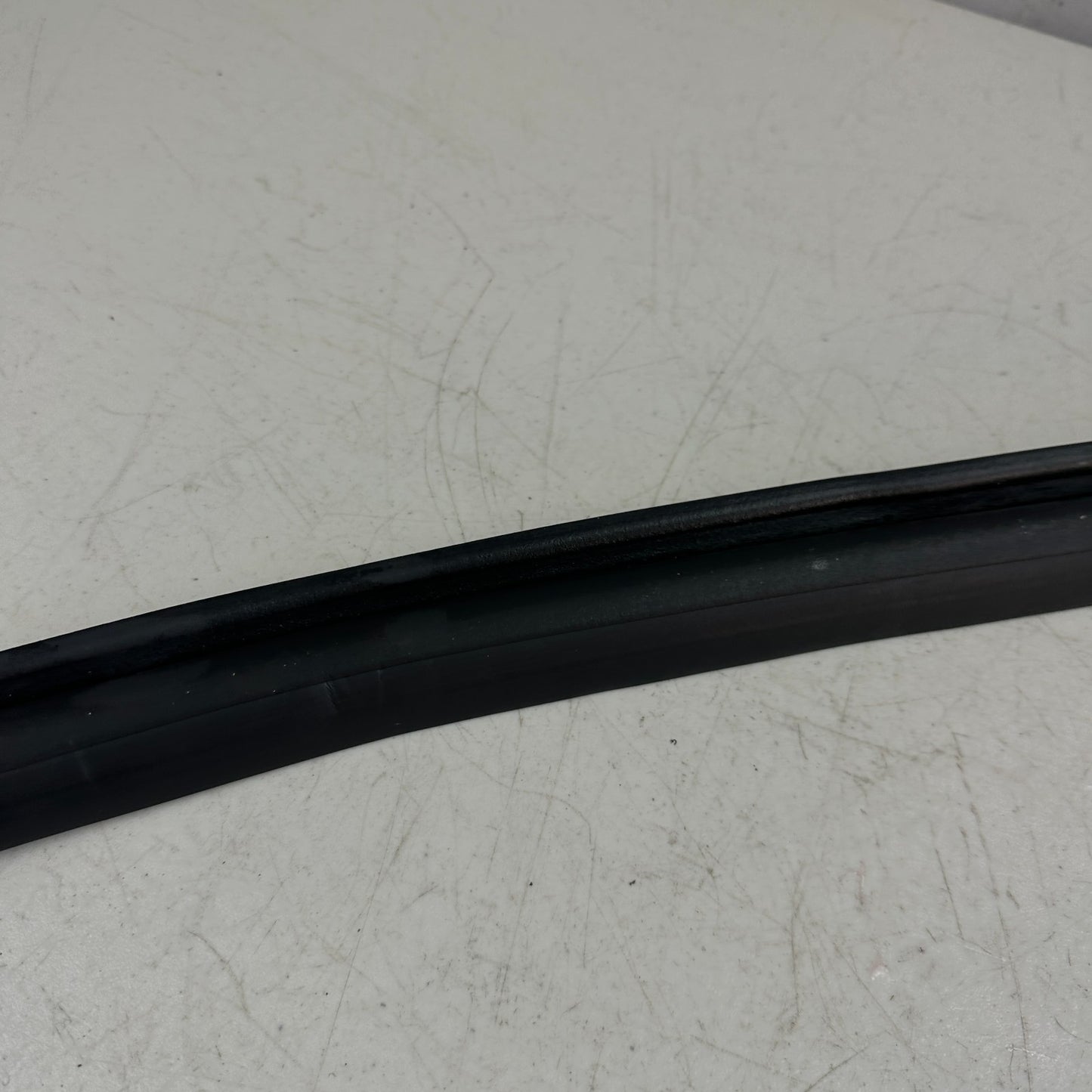 2014-2019 CHEVROLET CORVETTE C7 FRONT WINDSHIELD WEATHER STRIP RUBBER BLACK OEM