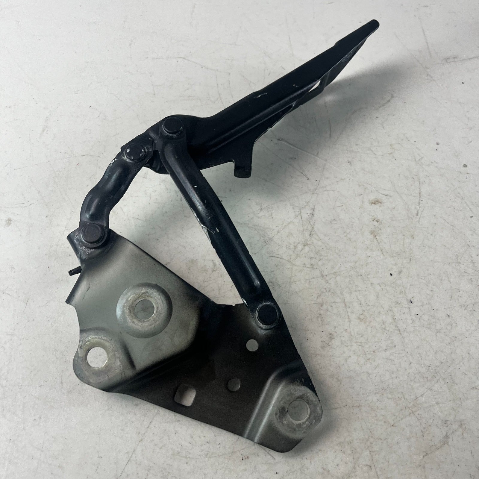 2016-2024 CHEVROLET CAMARO FRONT RIGHT PASSENGER HOOD BONNET HINGE 84110990 OEM
