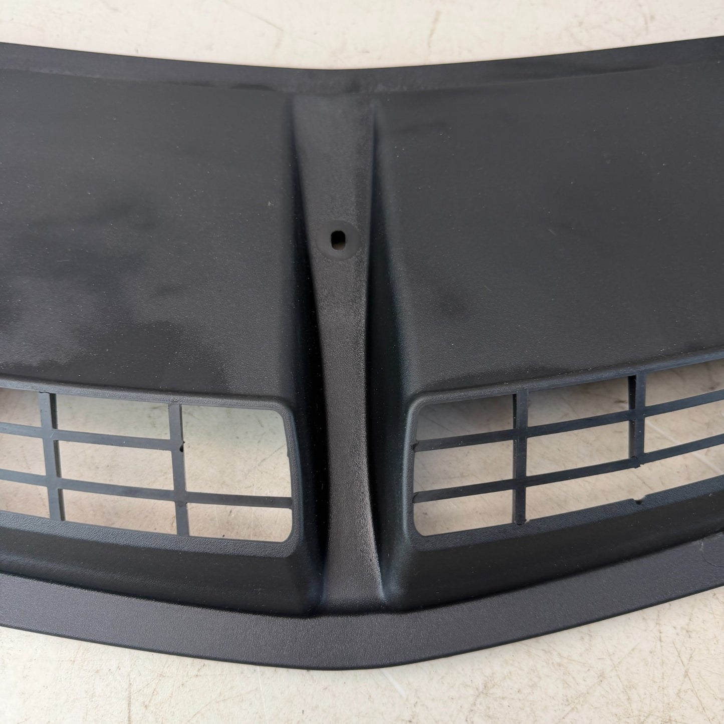 2019-2024 CHEVROLET CAMARO FRONT HOOD AIR SCOOP GRILLE DEFLECTOR 84338460 OEM