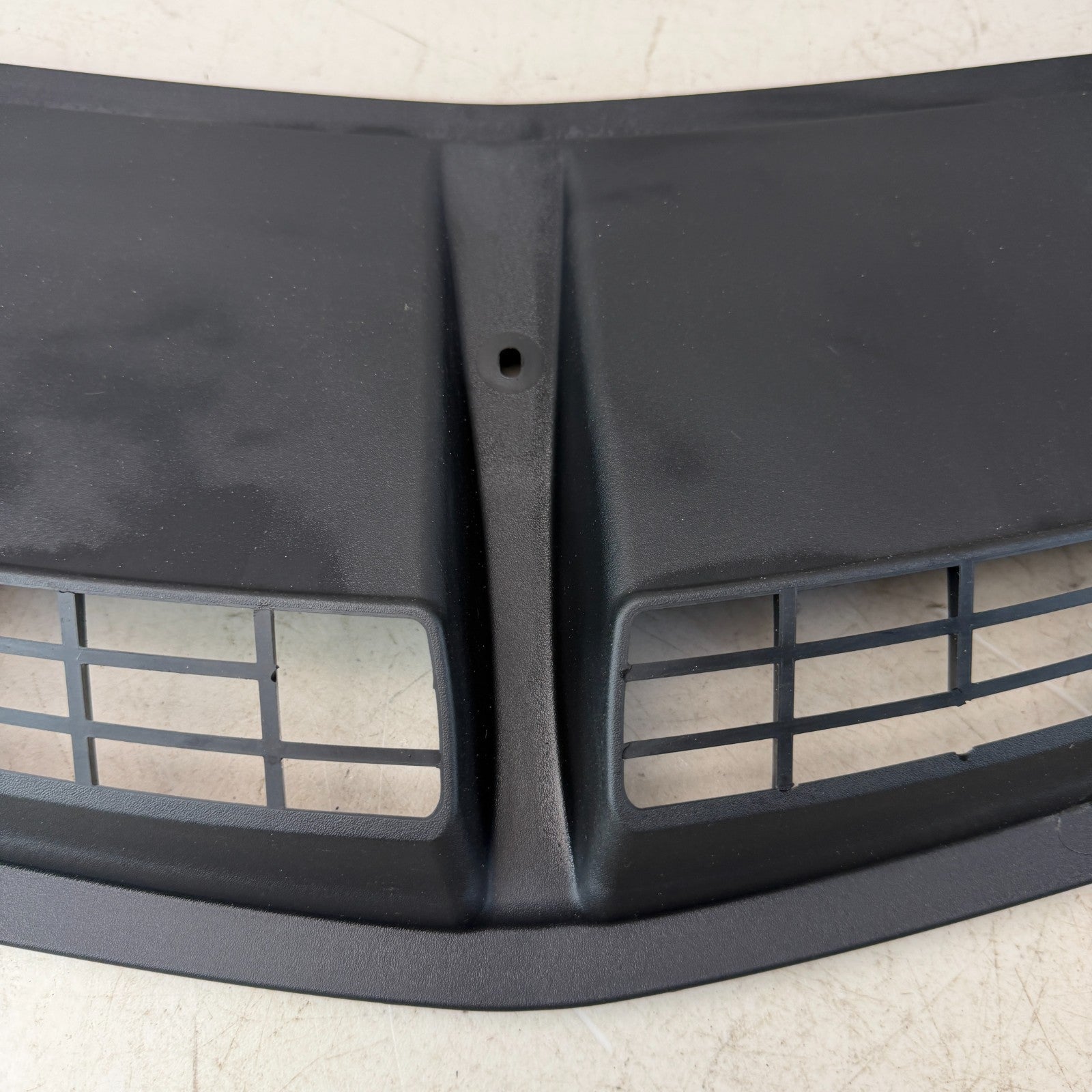 2019-2024 CHEVROLET CAMARO FRONT HOOD AIR SCOOP GRILLE DEFLECTOR 84338460 OEM