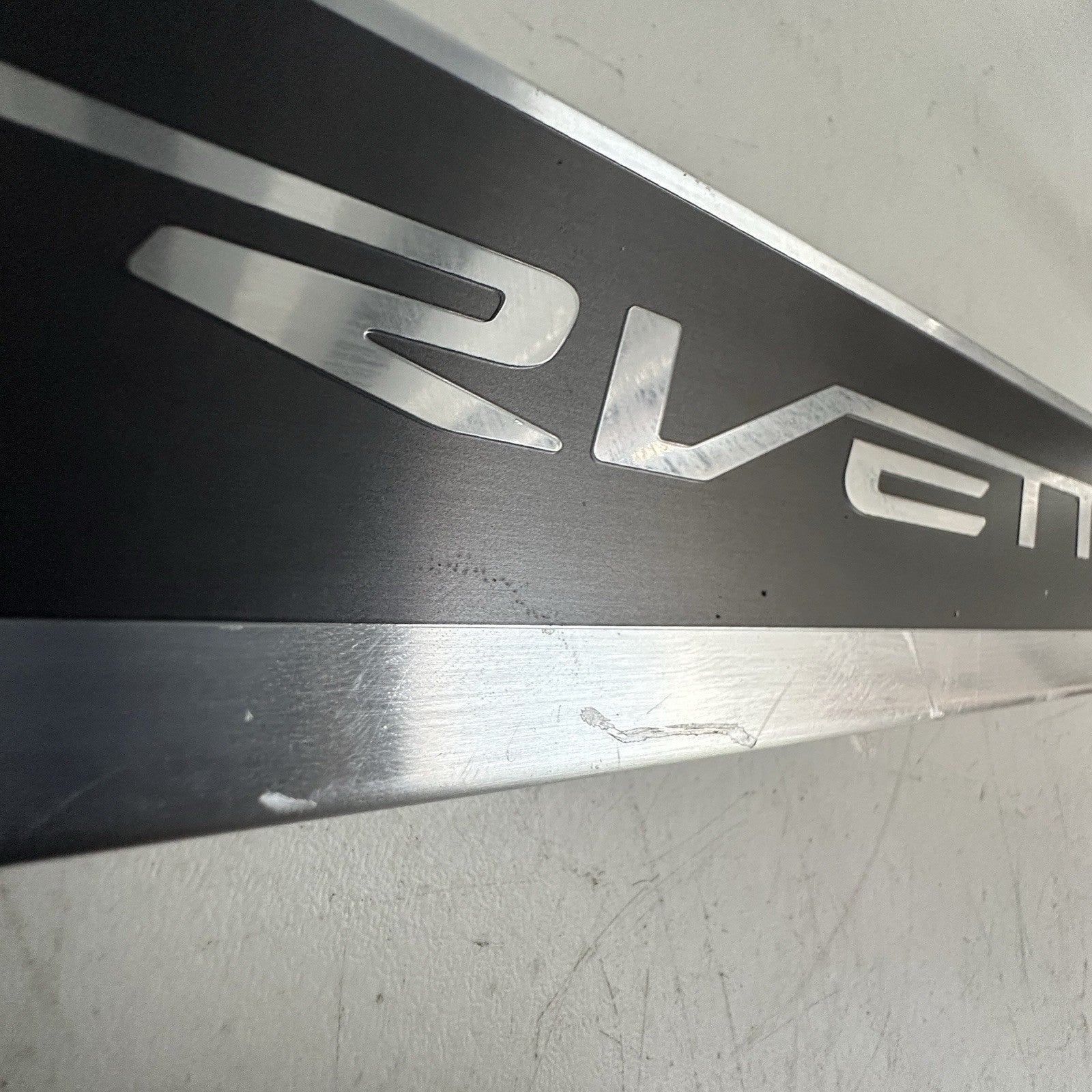 2014-2019 CHEVY CORVETTE C7 RIGHT DOOR SILL PLATE SCUFF PLATE TRIM 22789327