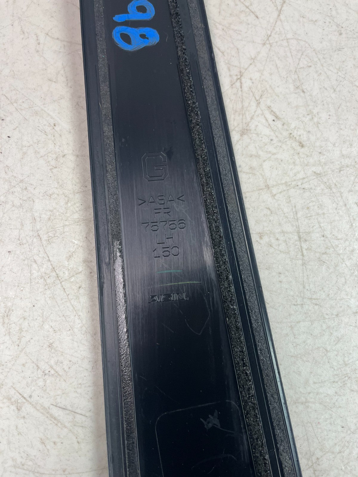 2020-2025 TOYOTA COROLLA FRONT LEFT SIDE DOOR WINDOW GLASS MOLDING TRIM OEM