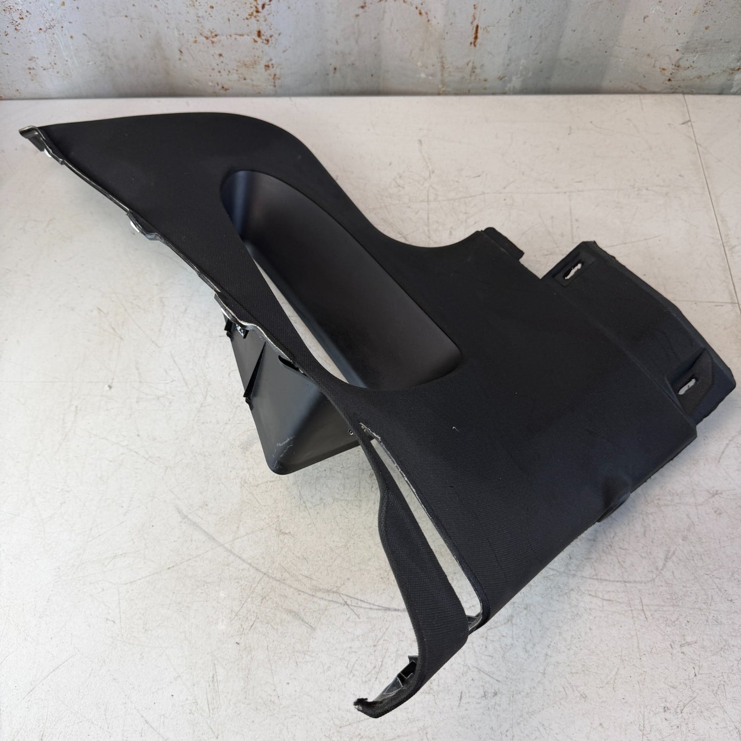 14-19 CHEVROLET CORVETTE C7 REAR LEFT DRIVER QUARTER WINDOW TRIM 23114075 OEM