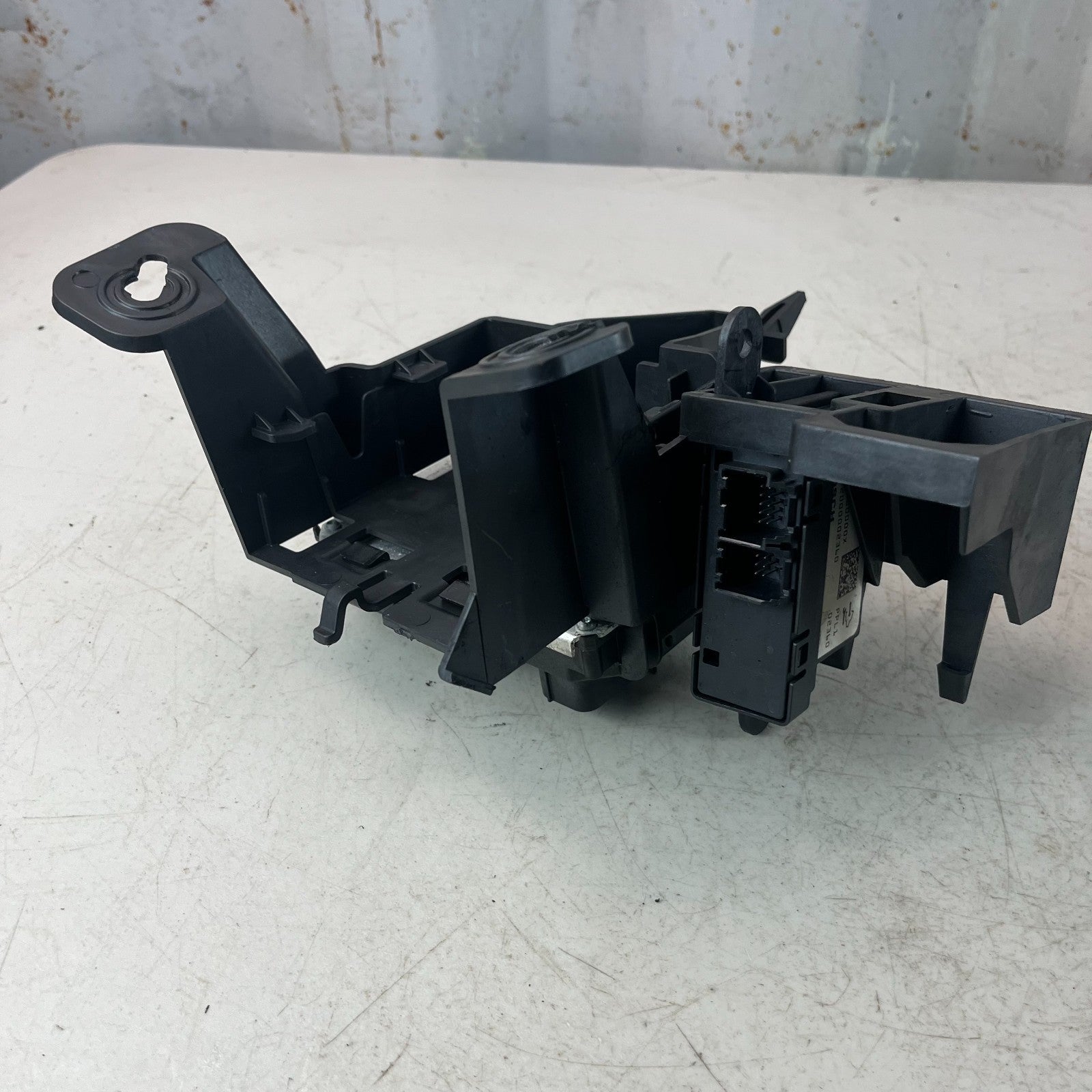 2016-2024 CHEVROLET CAMARO SS FUEL PUMP CONTROL MODULE W/ BRACKET 84084066 OEM